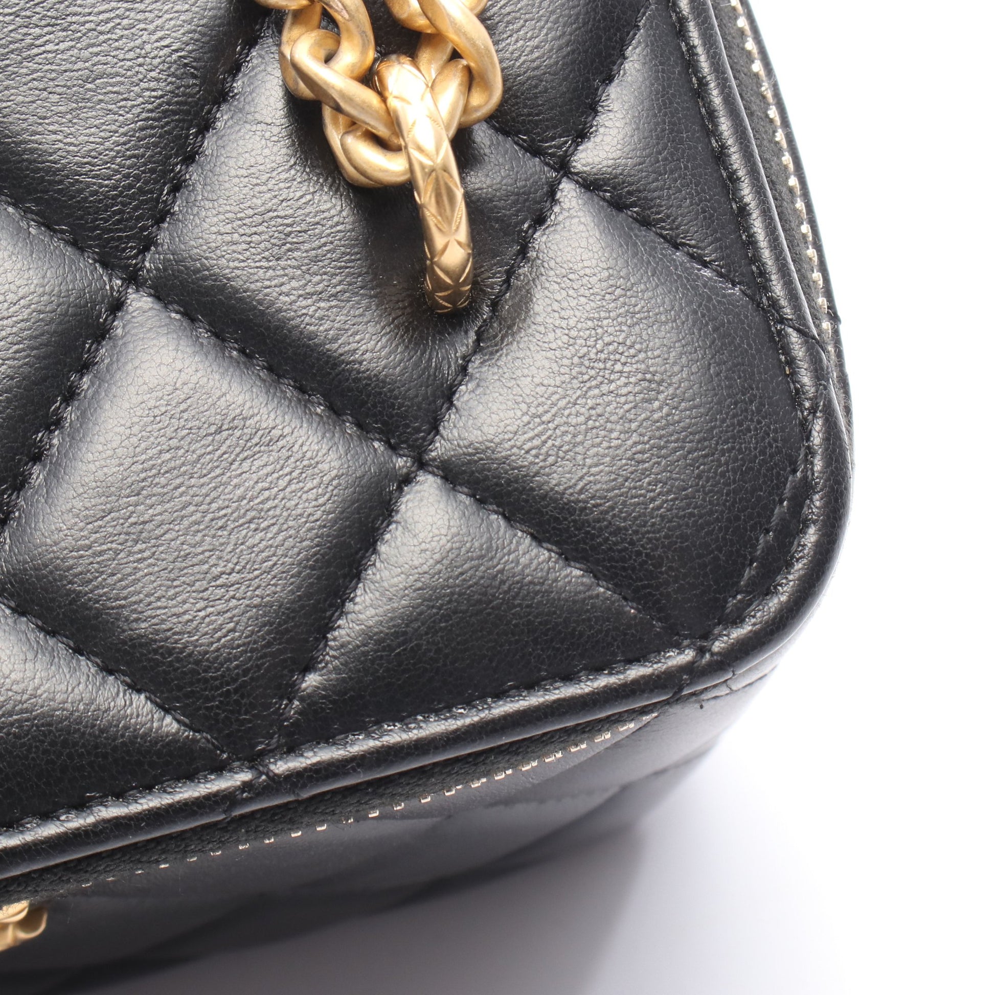 マトラッセ バニティ チェーンショルダーバッグ ラムスキン ブラック ゴールド金具 シャネル バッグ CHANEL