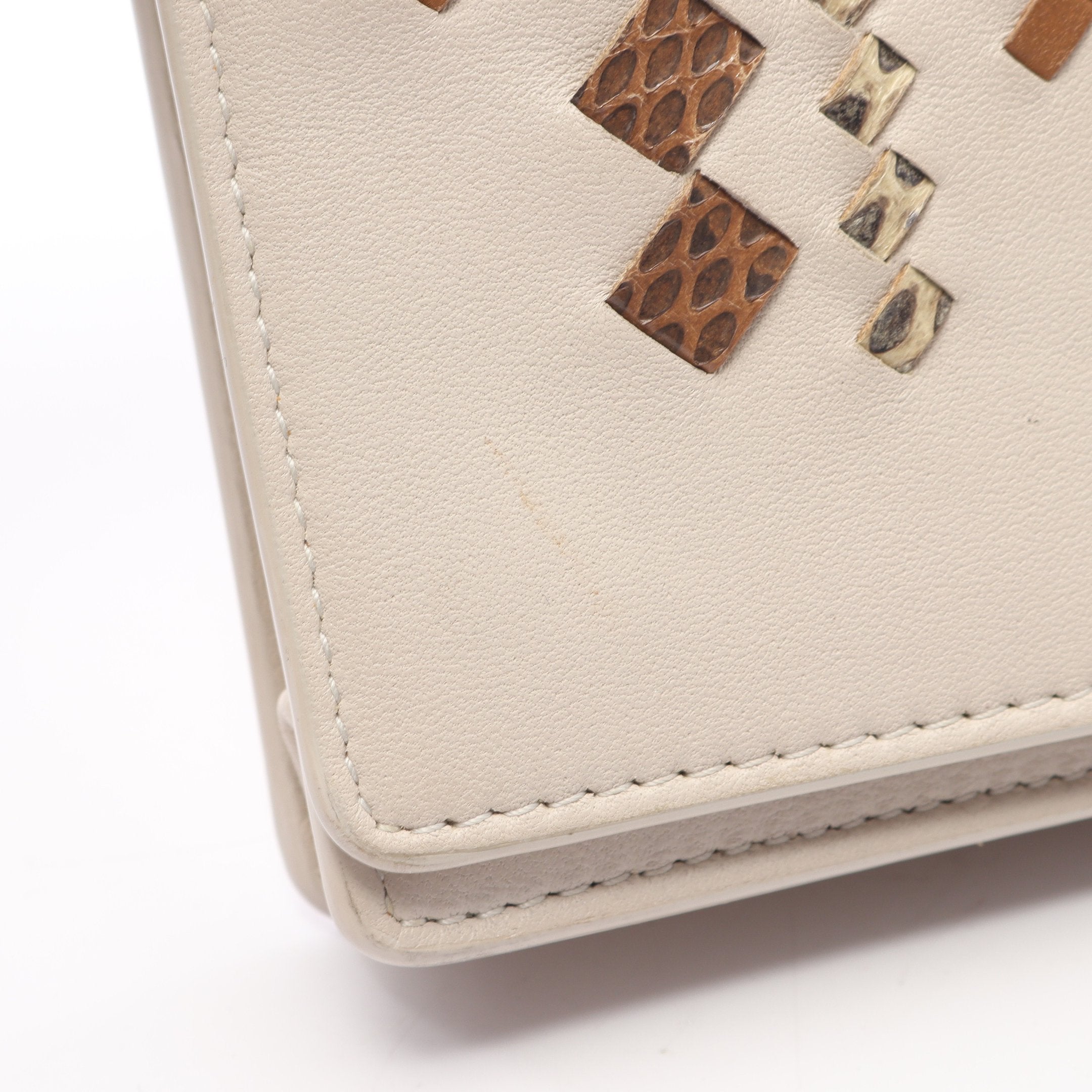 イントレチャート チェーンウォレット レザー ベージュ マルチカラー