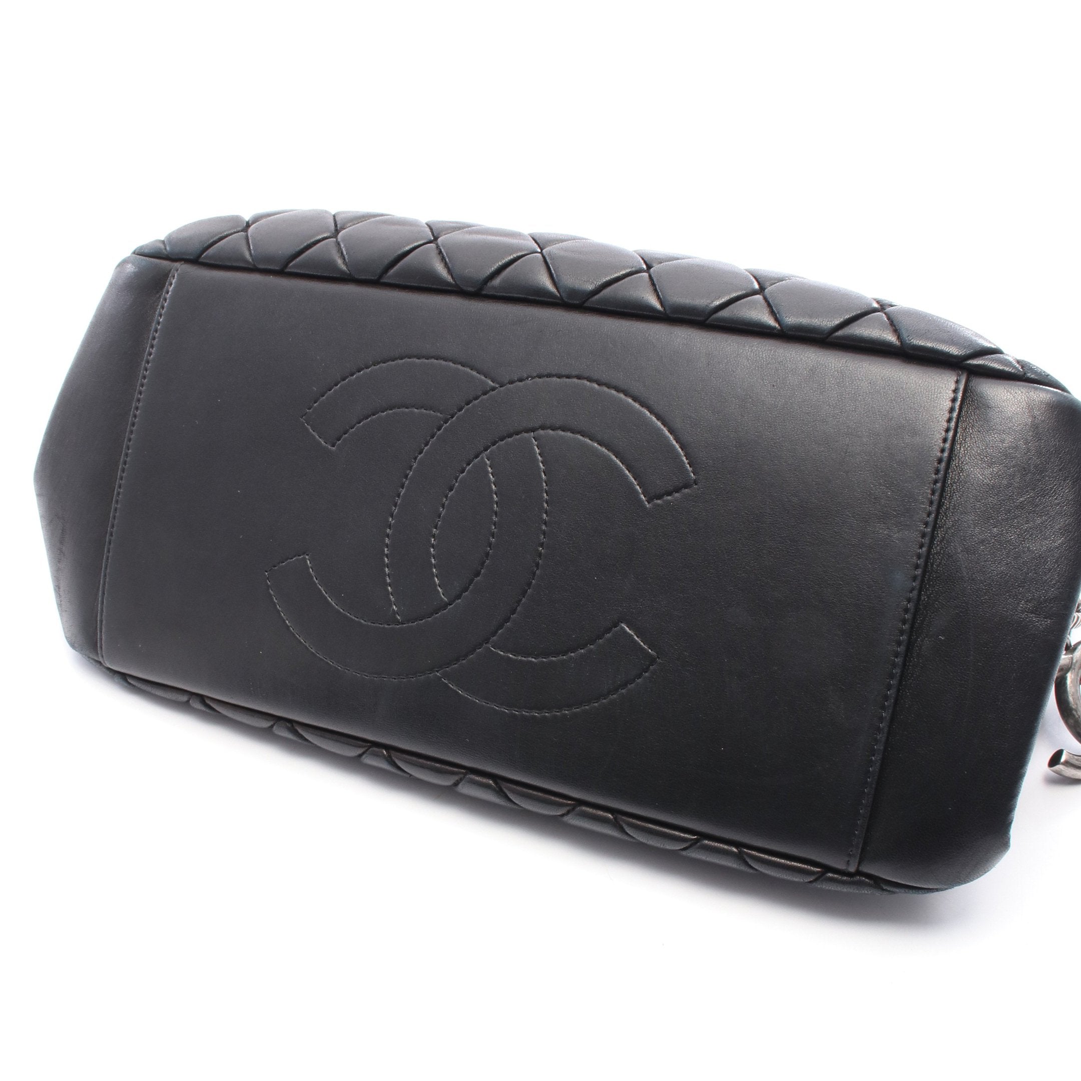 マトラッセ バブルキルト チェーンショルダーバッグ レザー ブラック