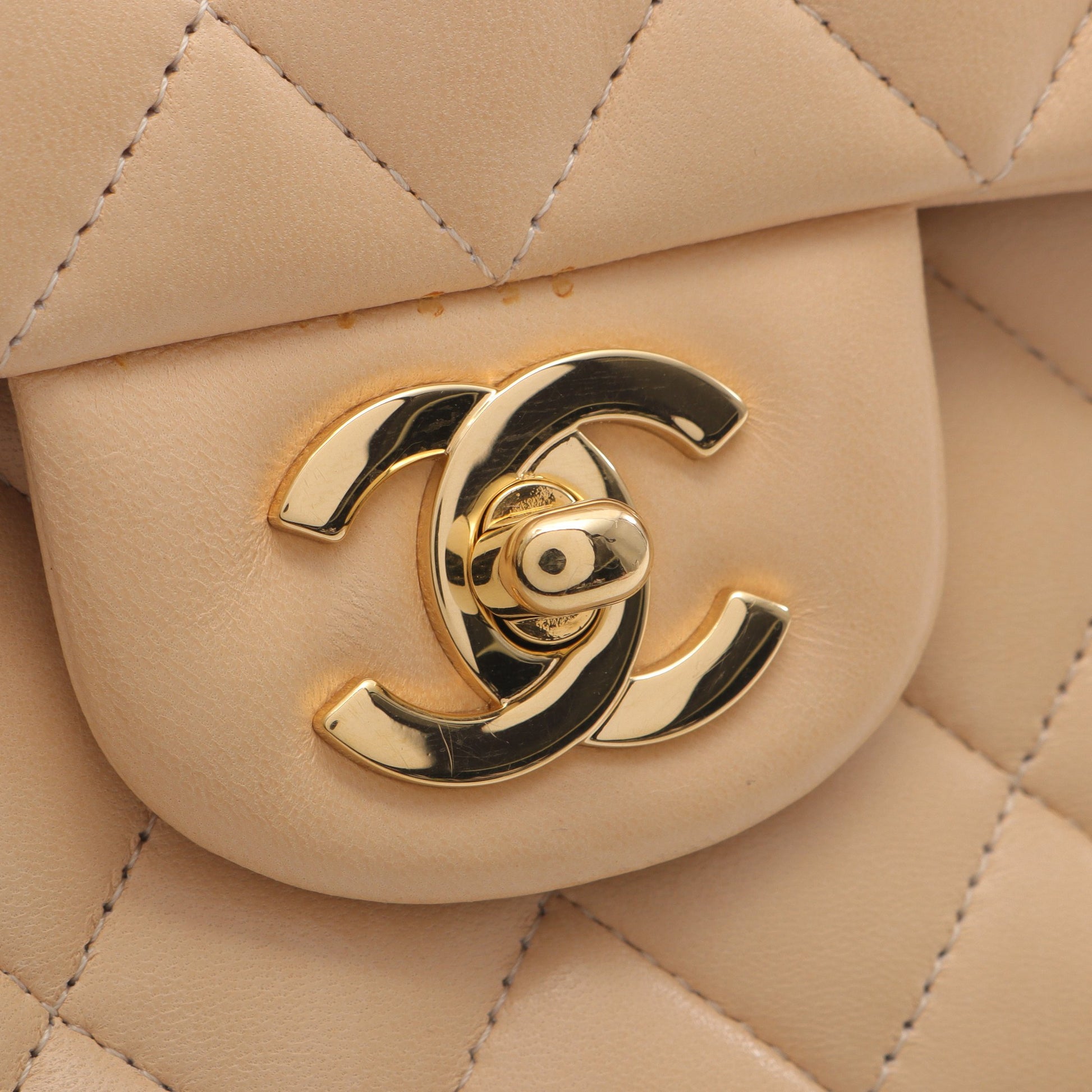 マトラッセ Wフラップ Wチェーンショルダーバッグ ラムスキン ベージュ ゴールド金具 シャネル バッグ CHANEL