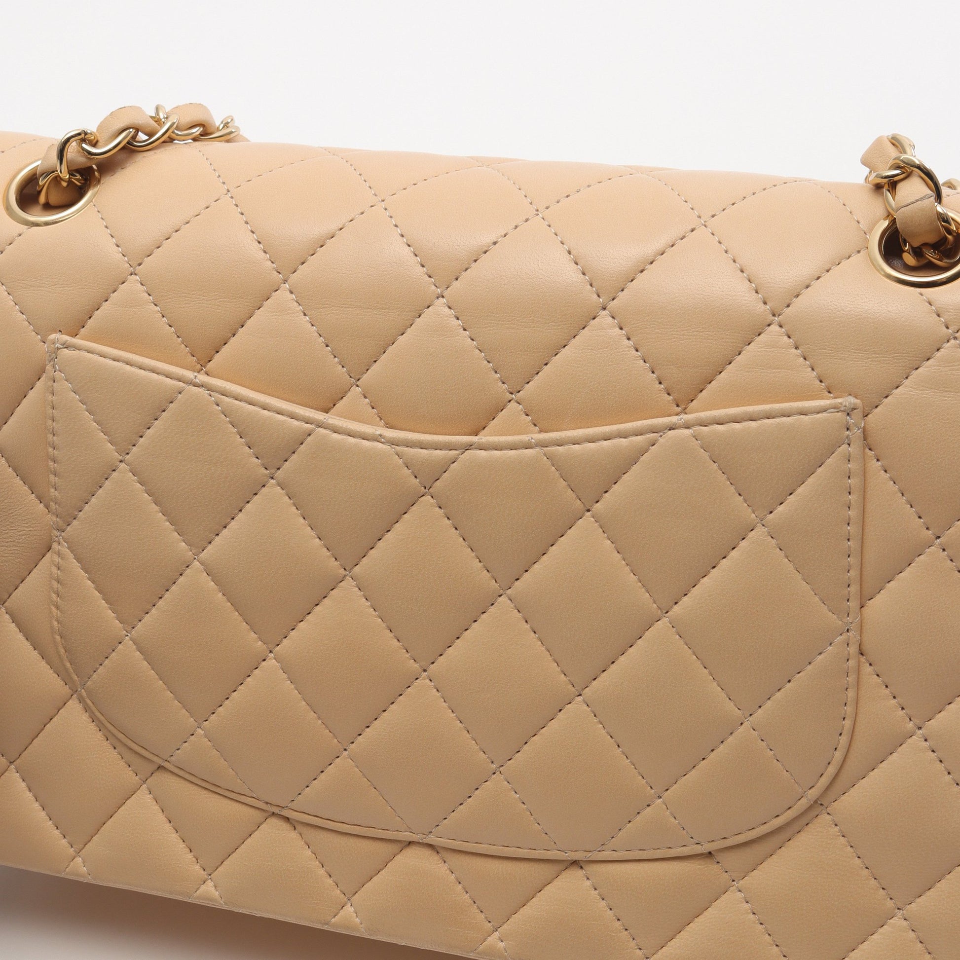 マトラッセ Wフラップ Wチェーンショルダーバッグ ラムスキン ベージュ ゴールド金具 シャネル バッグ CHANEL