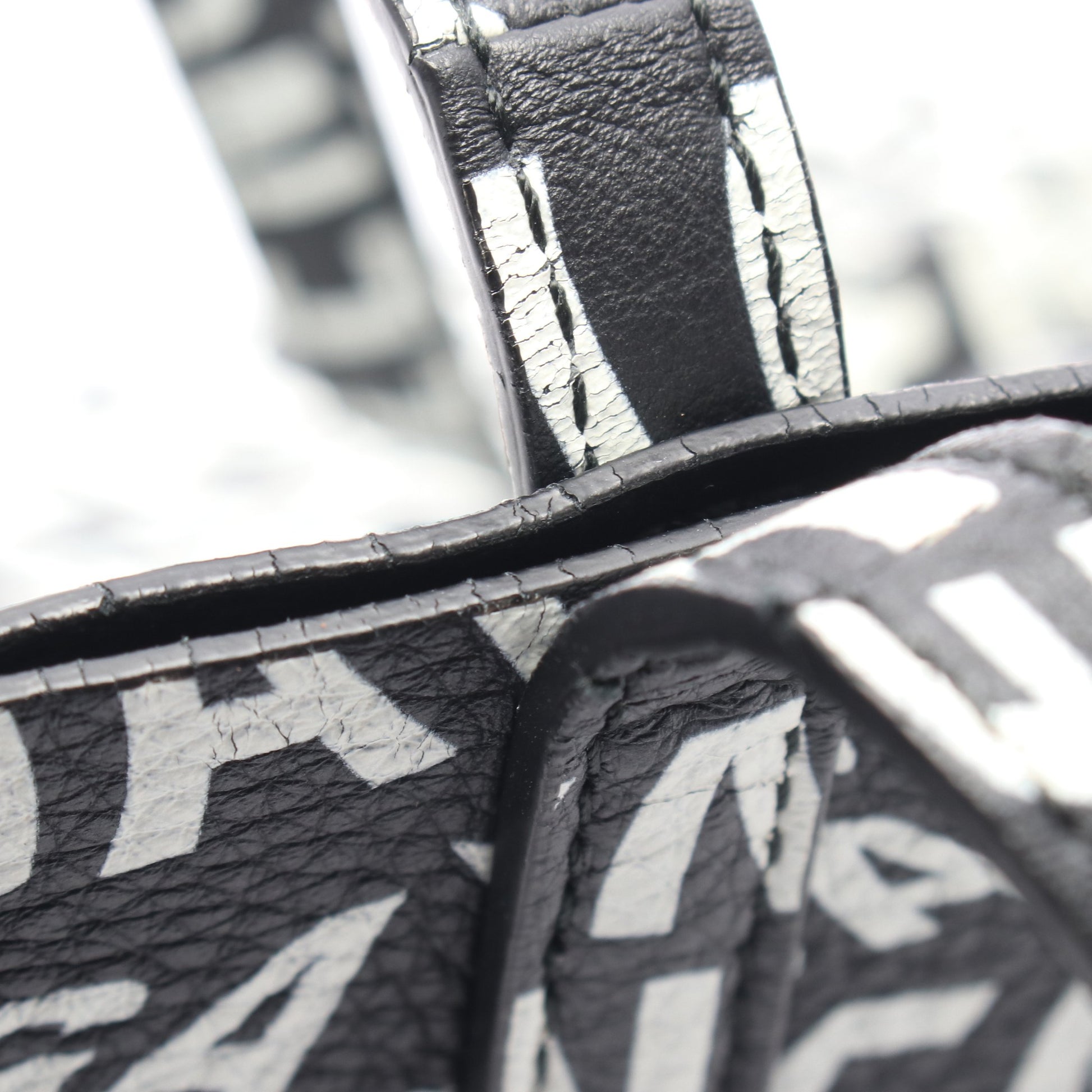 EVERYDAY TOTE XS エブリデイ トート ハンドバッグ トートバッグ ロゴ総柄 レザー ブラック ホワイト 2WAY バレンシアガ バッグ BALENCIAGA