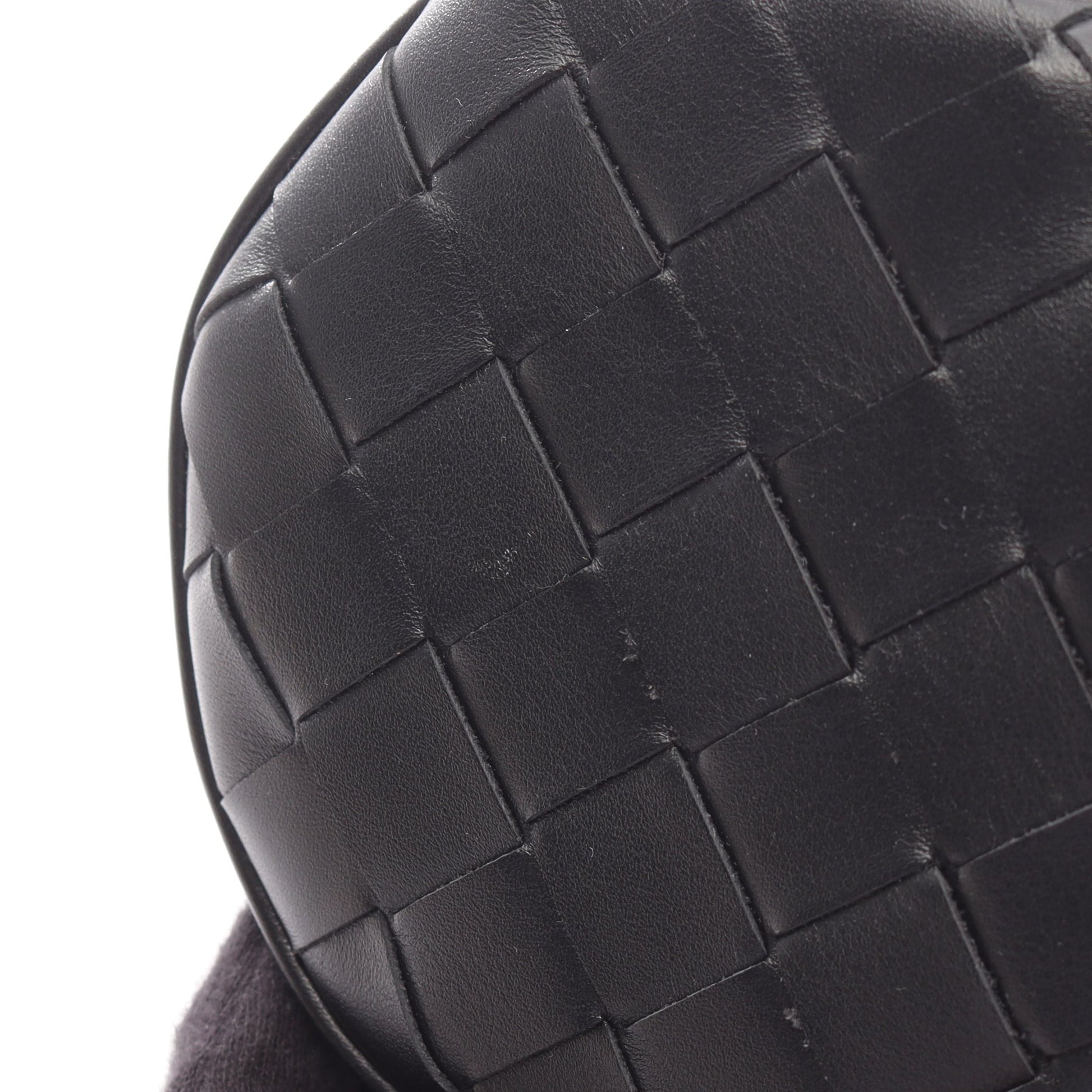 イントレチャート バレル ショルダーバッグ レザー ブラック ボッテガヴェネタ バッグ BOTTEGA VENETA