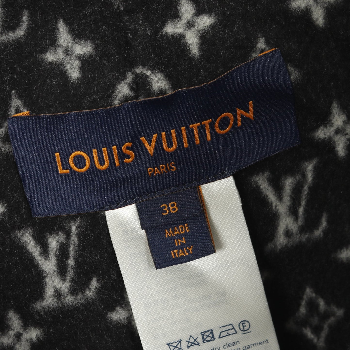 モノグラム ケープ ポンチョ ウール ブラック フード付き ルイヴィトン アウター LOUIS VUITTON