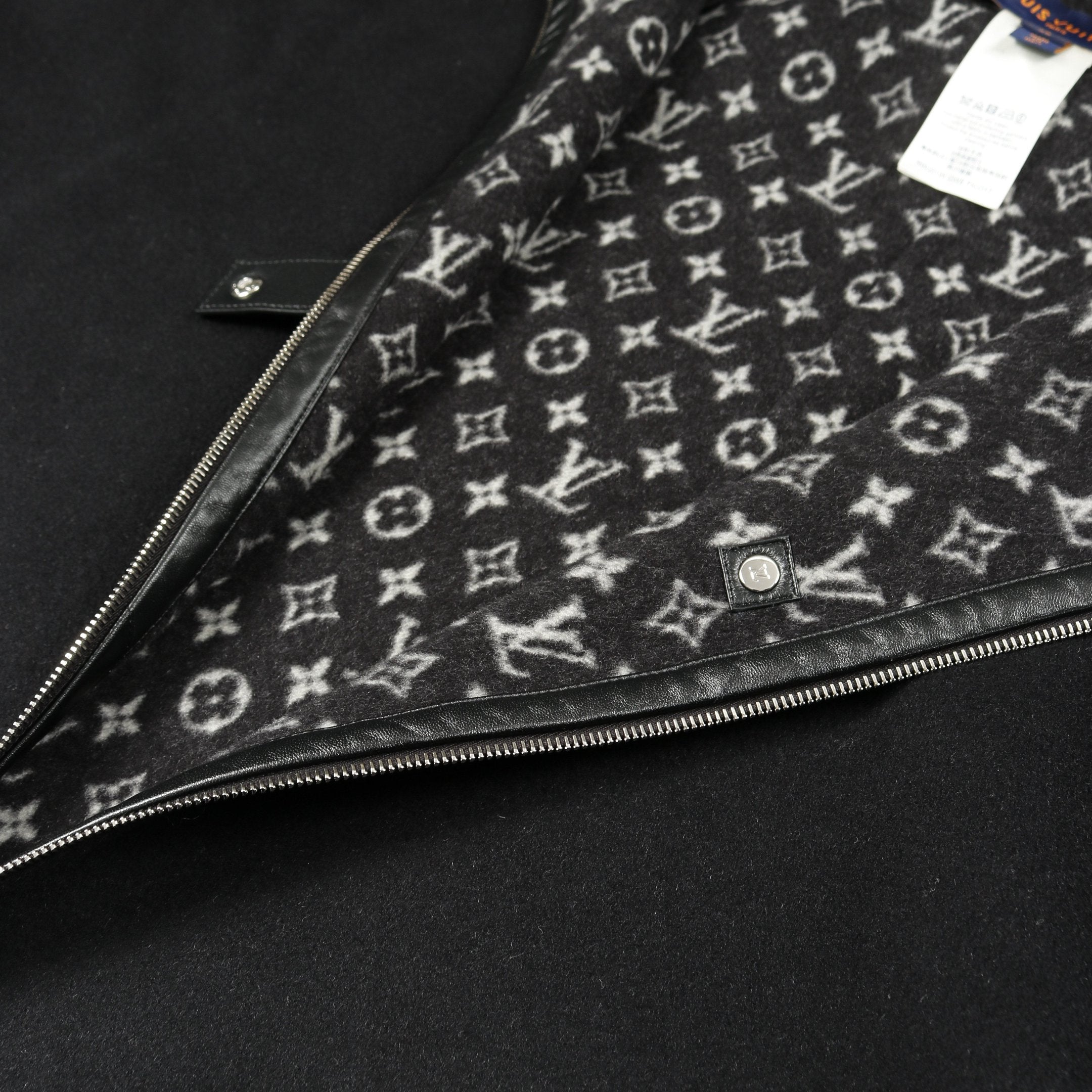 モノグラム ケープ ポンチョ ウール ブラック フード付き ルイヴィトン