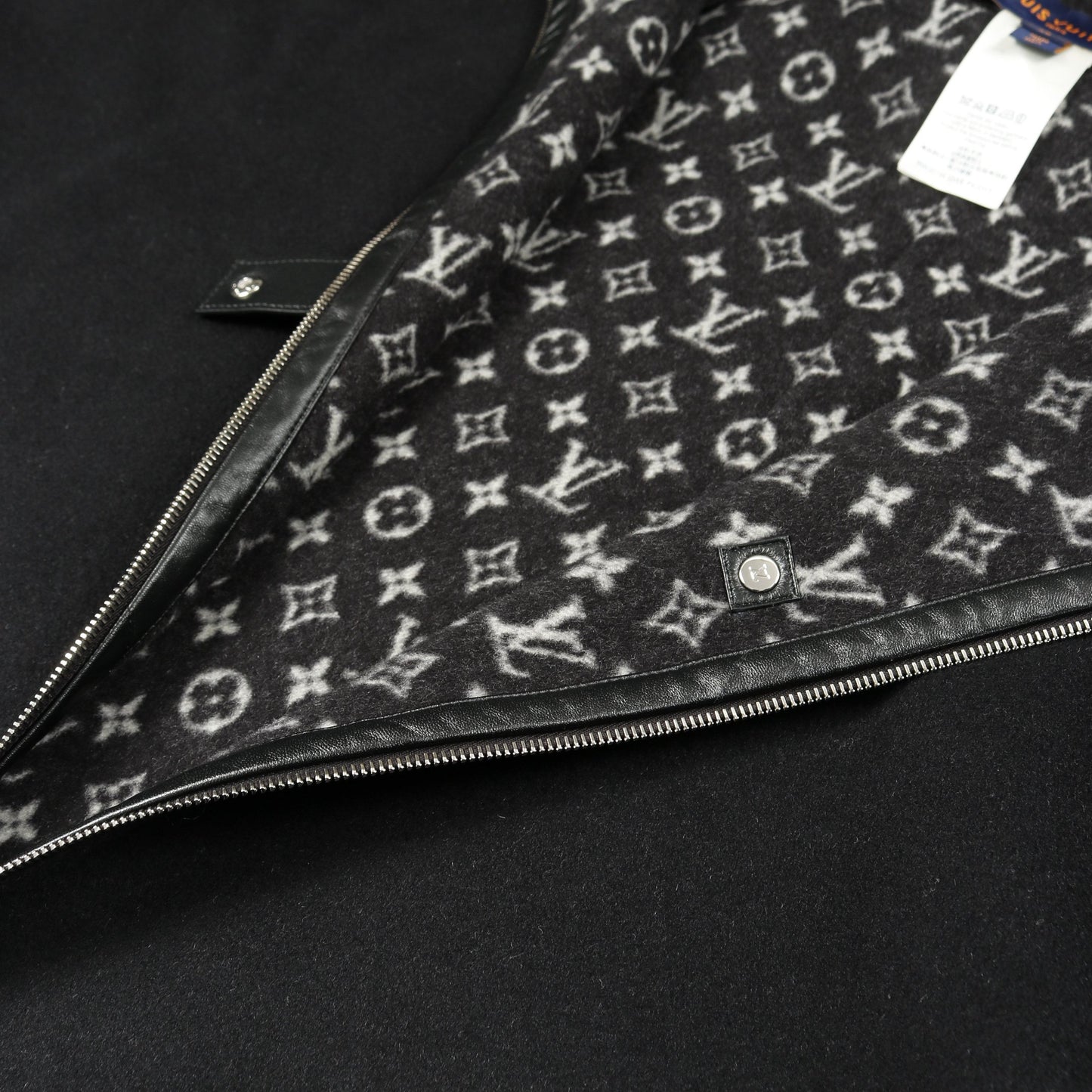 モノグラム ケープ ポンチョ ウール ブラック フード付き ルイヴィトン アウター LOUIS VUITTON