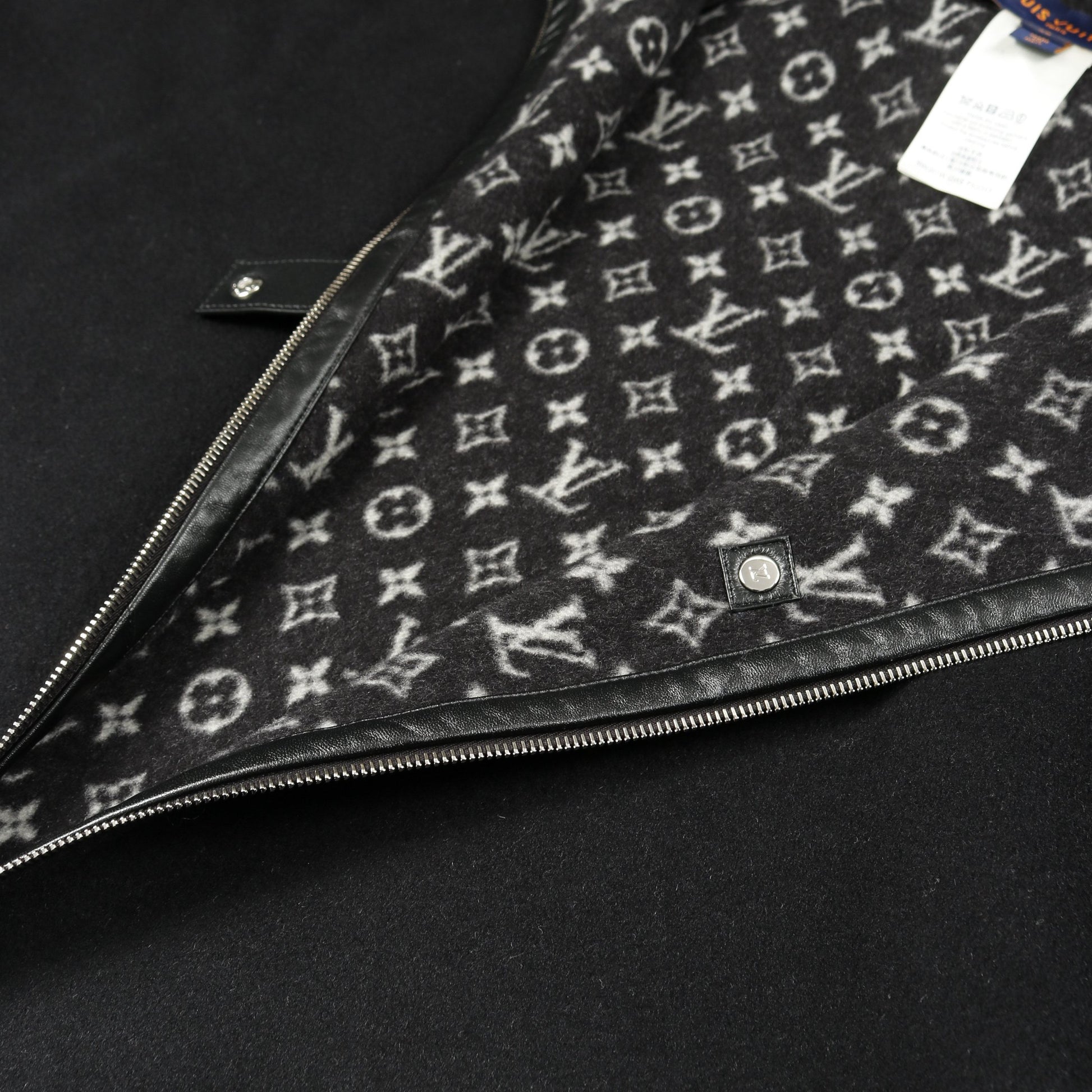 モノグラム ケープ ポンチョ ウール ブラック フード付き ルイヴィトン アウター LOUIS VUITTON