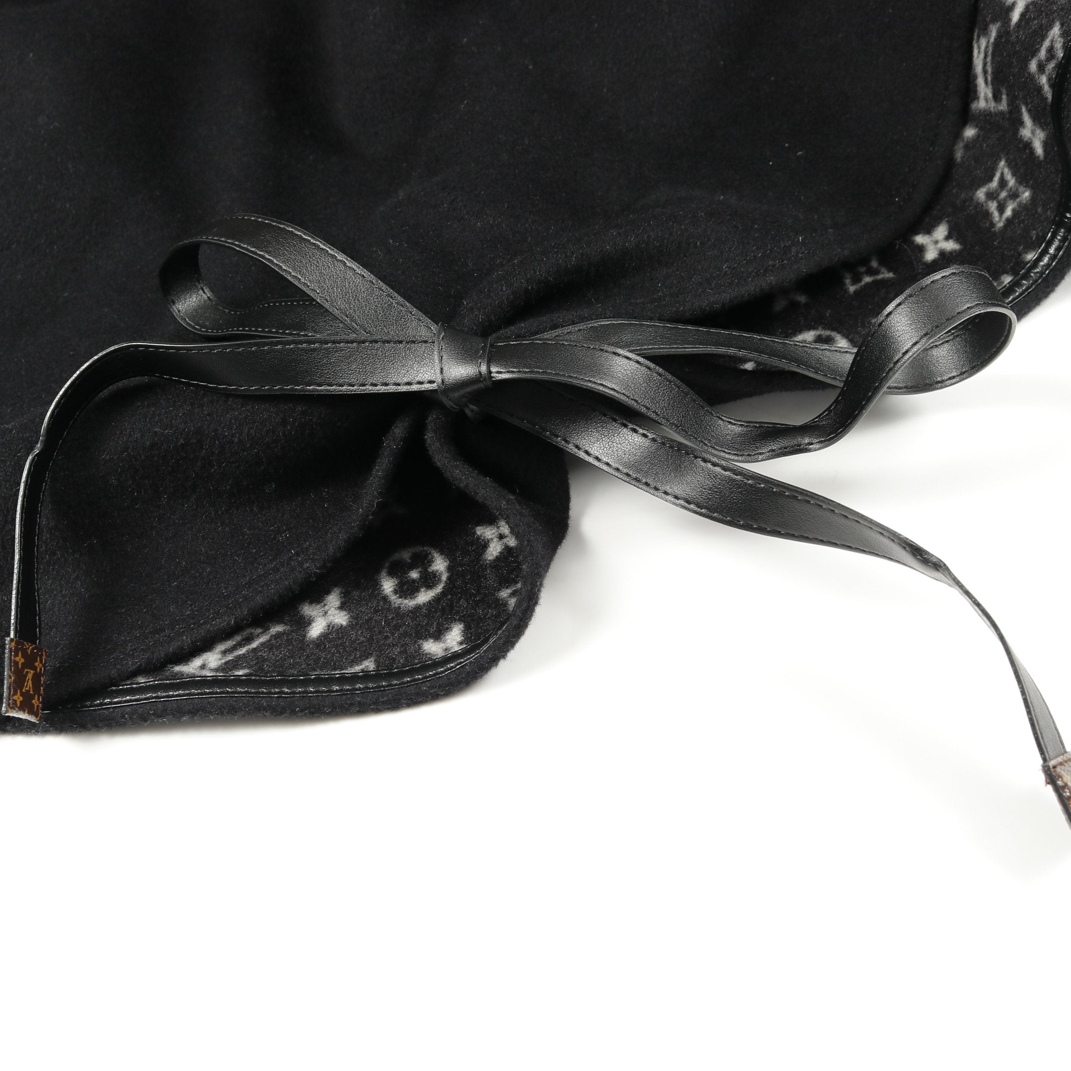 モノグラム ケープ ポンチョ ウール ブラック フード付き ルイヴィトン