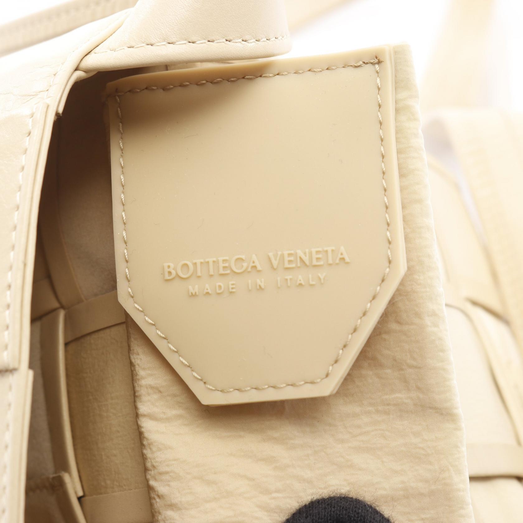 BOTTEGA VENETA ボッテガヴェネタ カセット ショルダーバッグ ミニバッグ ベージュ レザー BOTTEGA VENETA（ボッテガ・ヴェネタ） ショルダーバッグ カセット