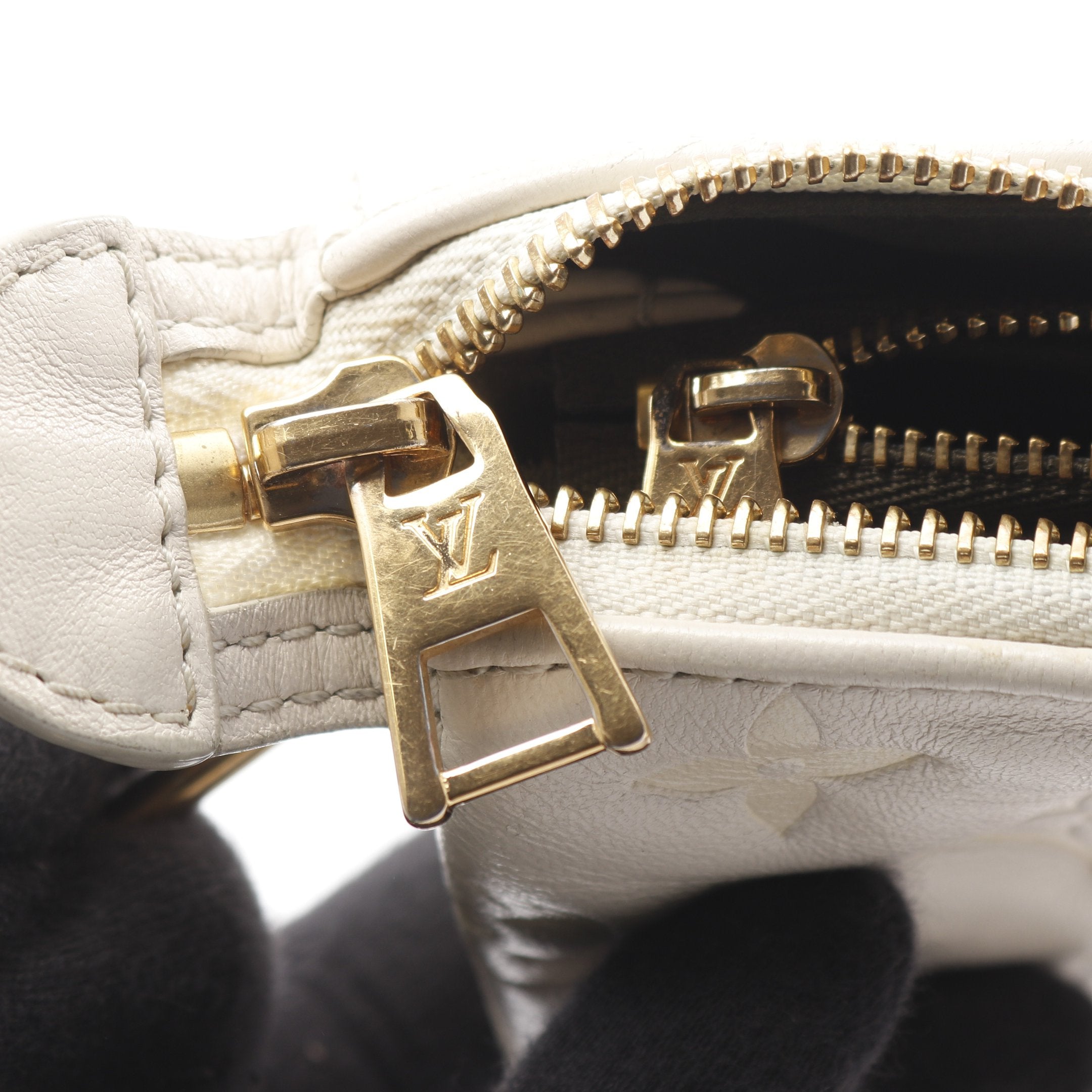 クッサンPM モノグラム チェーンショルダーバッグ レザー オフホワイト