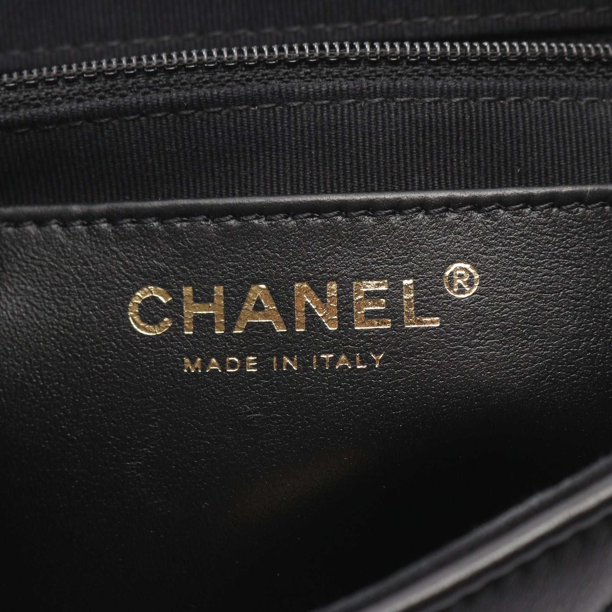 マトラッセ カメリア チェーンショルダーバッグ ロゴメダル ラムスキン ブラック ゴールド金具 シャネル バッグ CHANEL