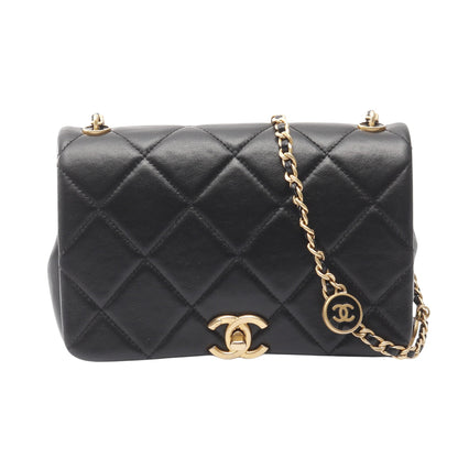 マトラッセ カメリア チェーンショルダーバッグ ロゴメダル ラムスキン ブラック ゴールド金具 シャネル バッグ CHANEL