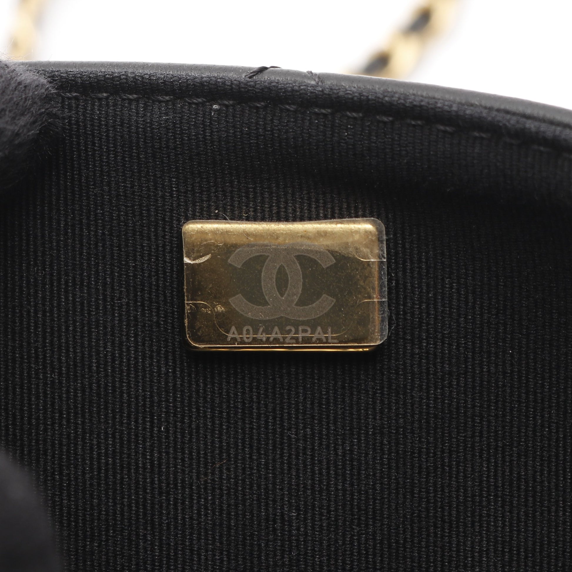 マトラッセ カメリア チェーンショルダーバッグ ロゴメダル ラムスキン ブラック ゴールド金具 シャネル バッグ CHANEL