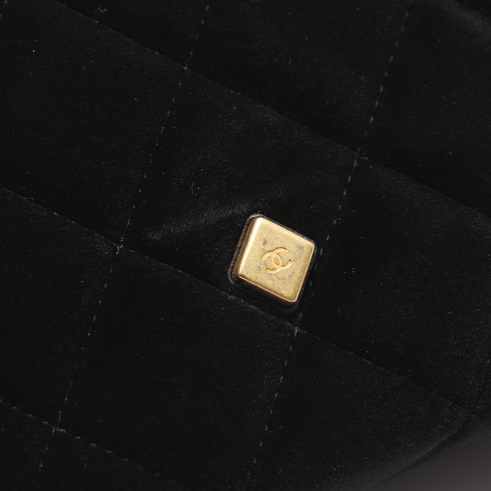 マトラッセ チェーンショルダーバッグ ベロア ブラック ゴールド金具 シャネル バッグ CHANEL