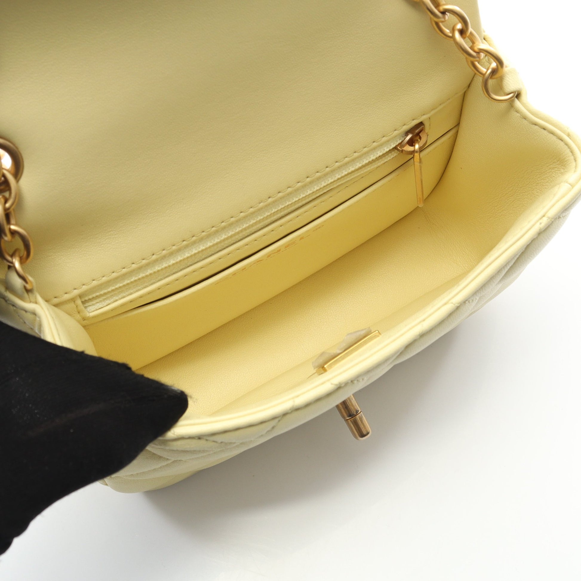 ミニマトラッセ チェーンショルダーバッグ ラムスキン ライトイエロー ゴールド金具 シャネル バッグ CHANEL