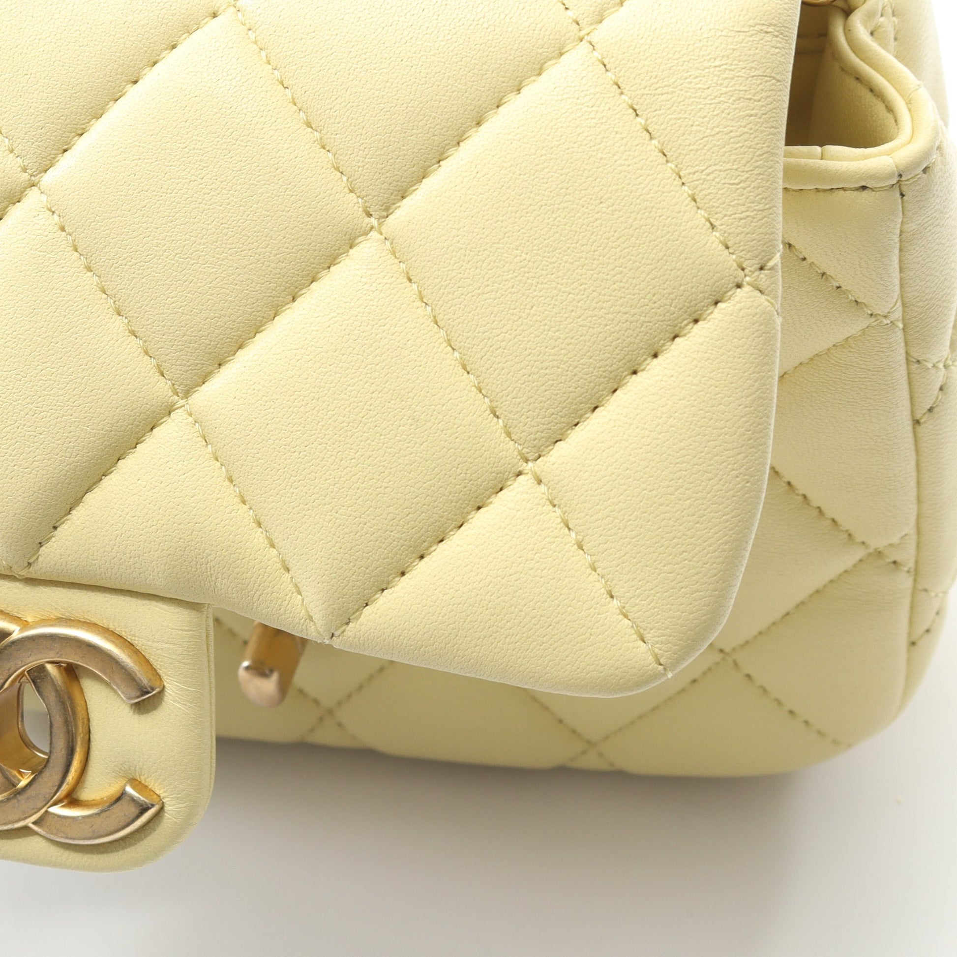 ミニマトラッセ チェーンショルダーバッグ ラムスキン ライトイエロー ゴールド金具 シャネル バッグ CHANEL