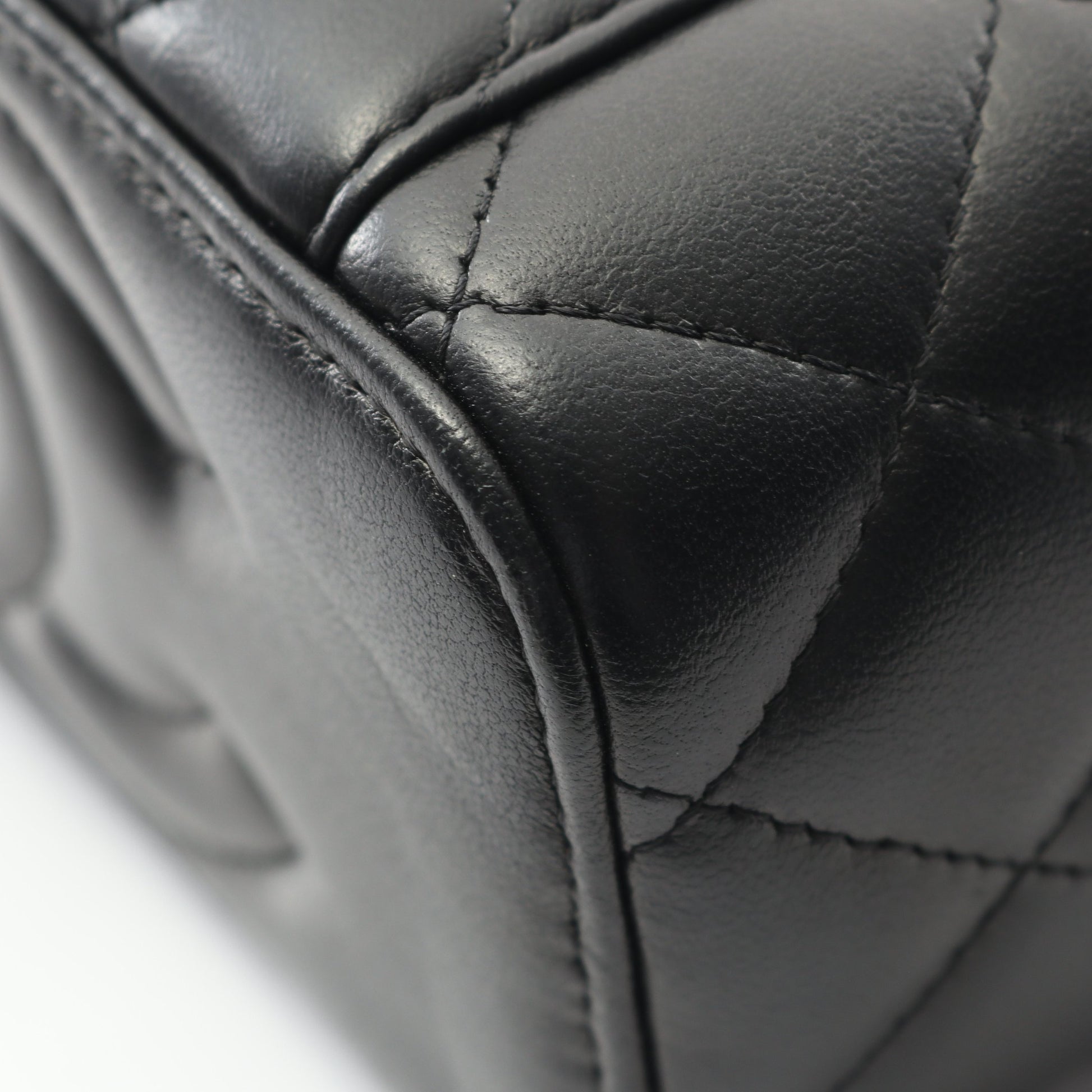 マトラッセ バニティバッグ チェーンショルダーバッグ ラムスキン ブラック ゴールド金具 シャネル バッグ CHANEL