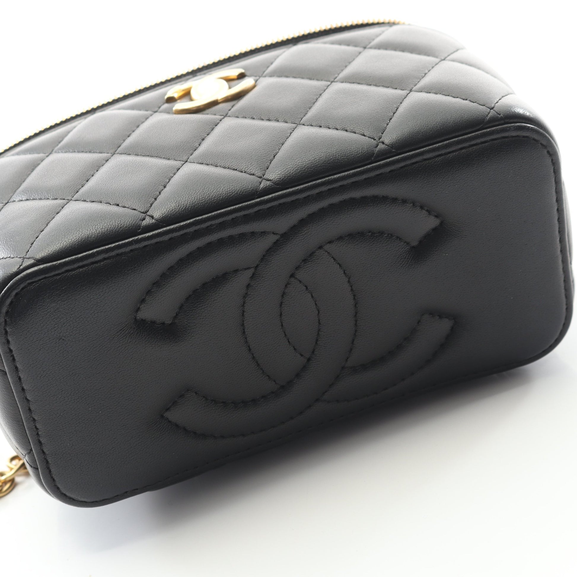 マトラッセ バニティバッグ チェーンショルダーバッグ ラムスキン ブラック ゴールド金具 シャネル バッグ CHANEL