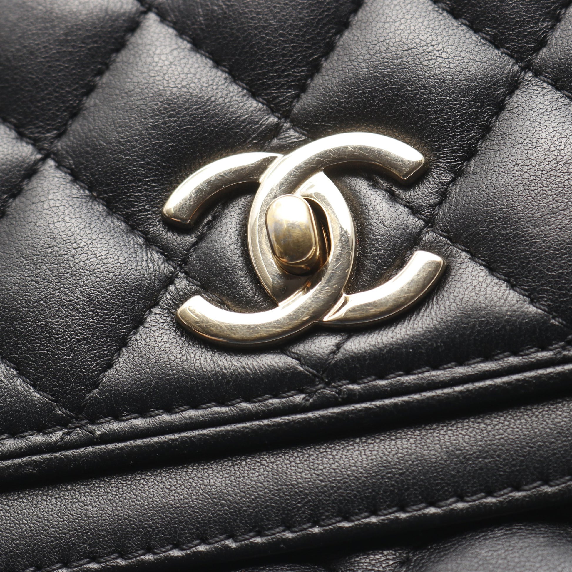 マトラッセ チェーンショルダーバッグ ラムスキン ブラック ゴールド金具 シャネル バッグ CHANEL