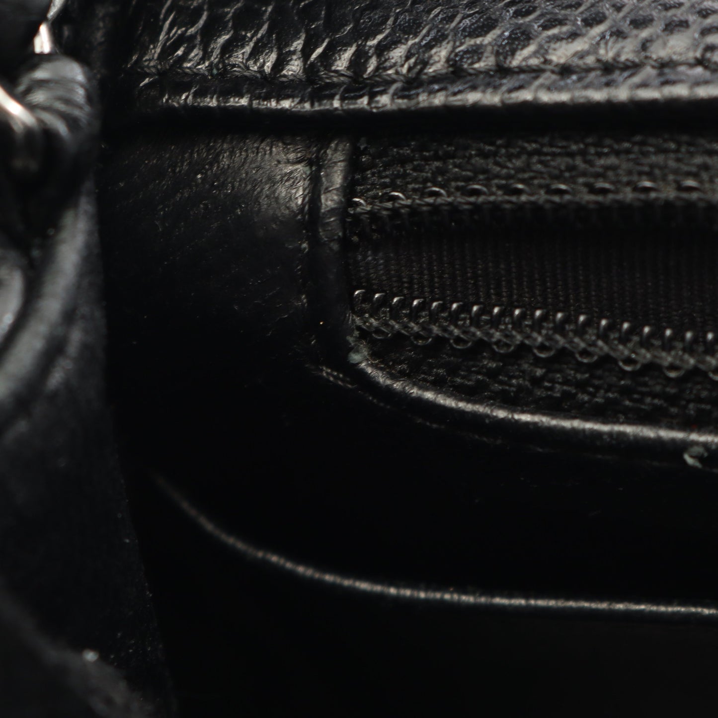 ミニマトラッセ チェーンショルダーバッグ キャビアスキン ブラック シルバー金具 シャネル バッグ CHANEL