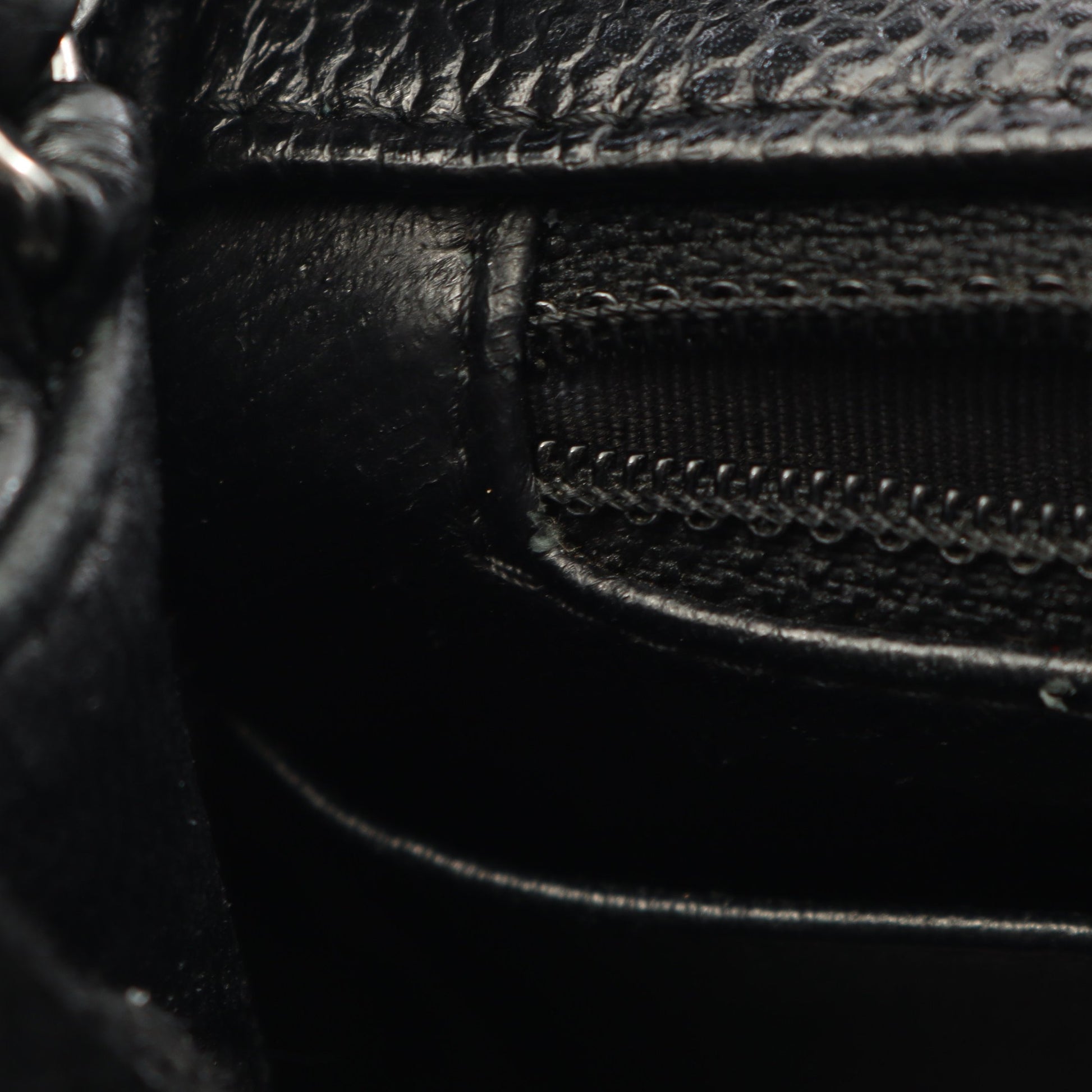ミニマトラッセ チェーンショルダーバッグ キャビアスキン ブラック シルバー金具 シャネル バッグ CHANEL