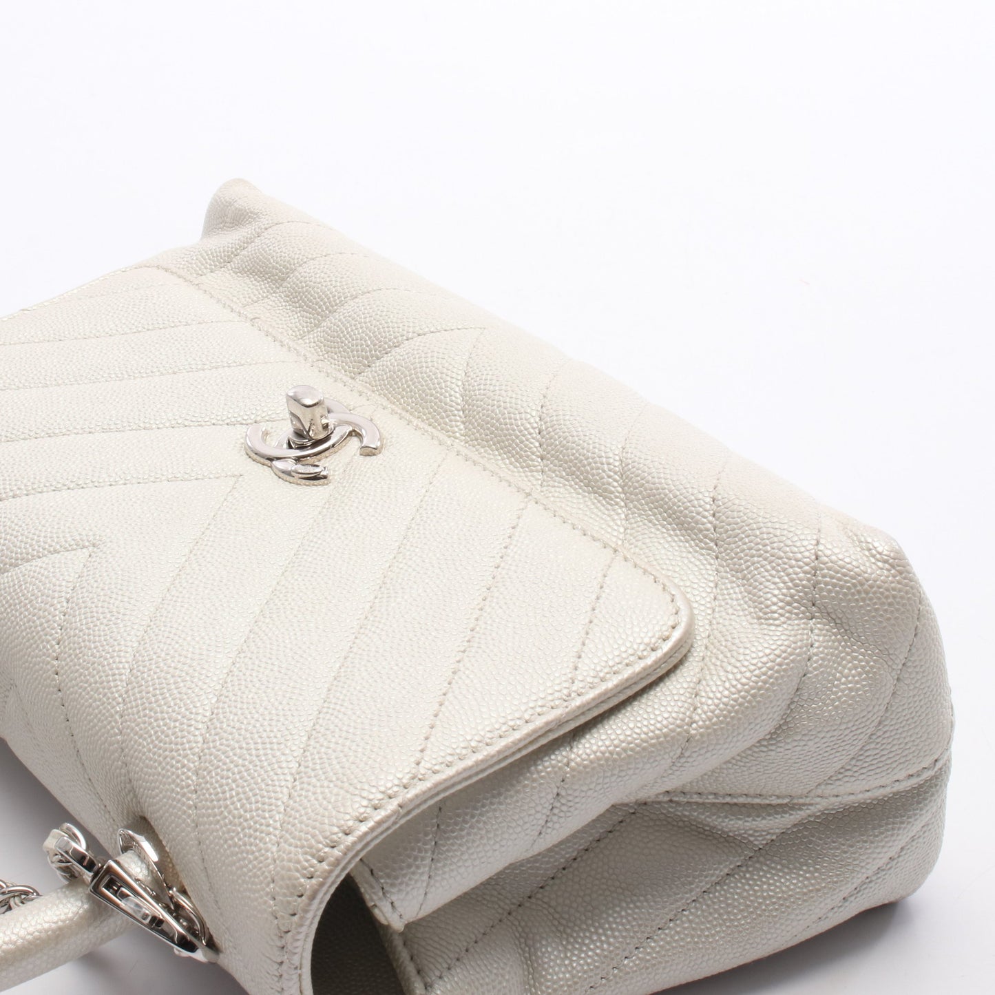 ココハンドル フラップ マトラッセ ハンドバッグ キャビアスキン オフホワイト シルバー金具 2WAY シャネル バッグ CHANEL