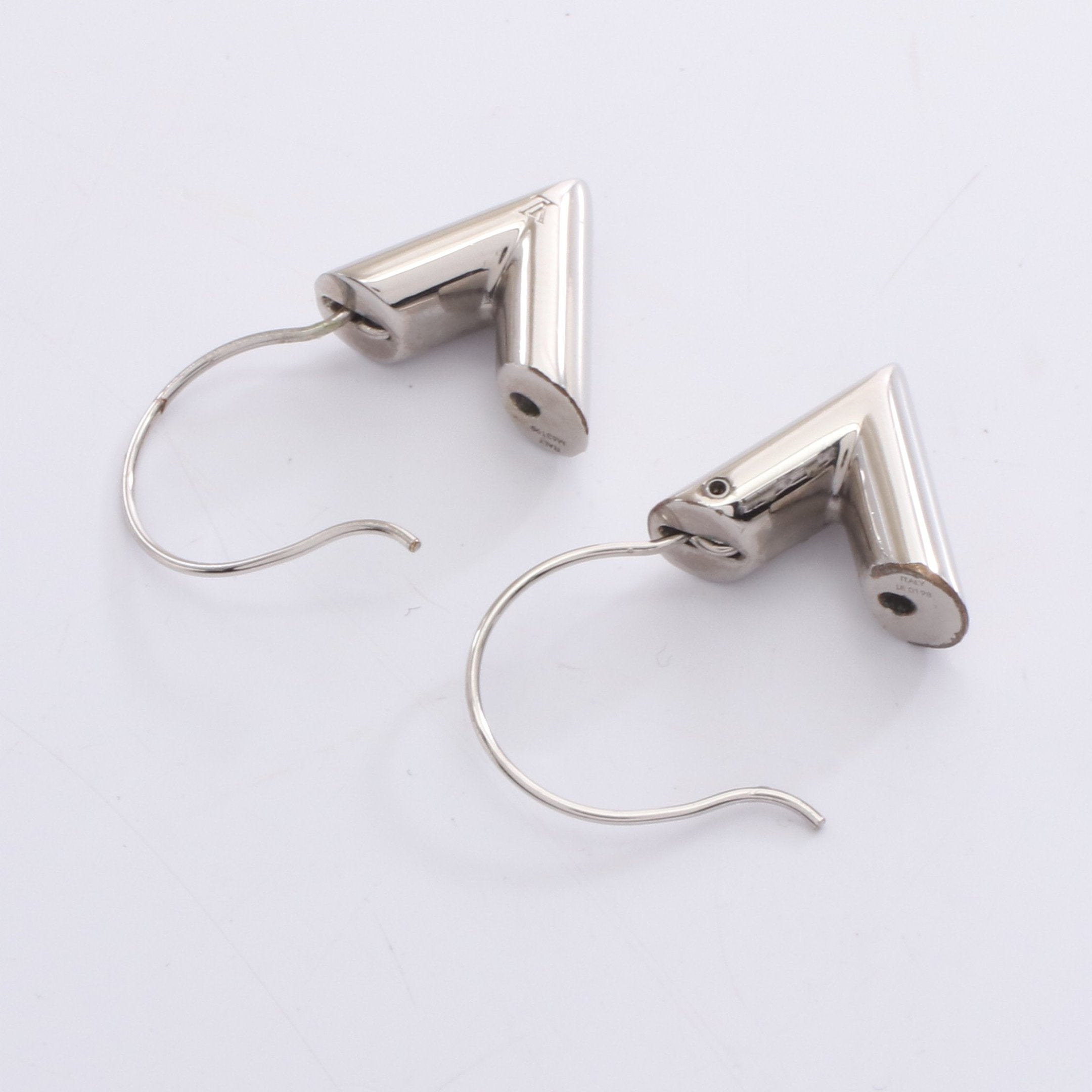 エセンシャルV ピアス シルバー ルイヴィトン – RECLO