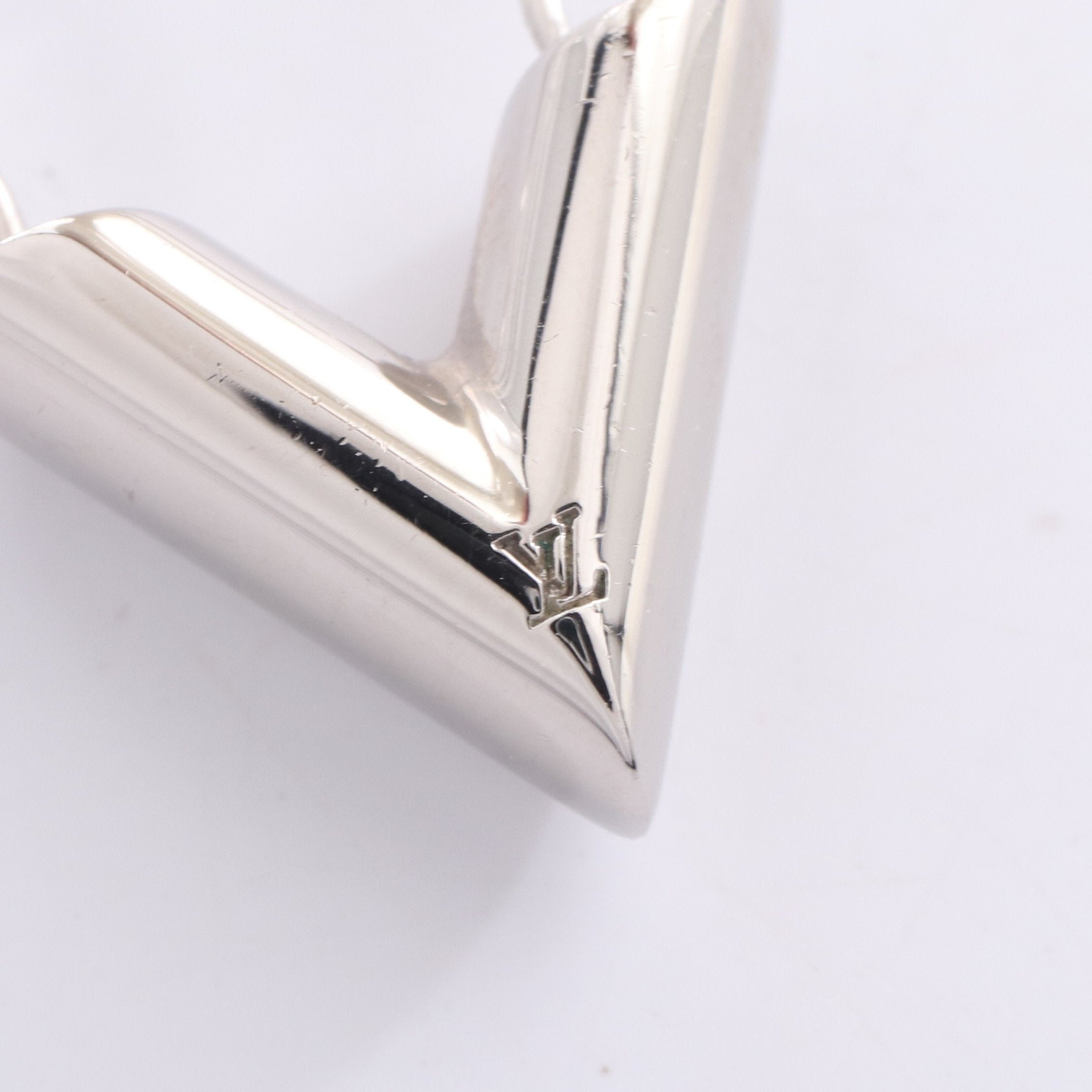 エセンシャルV ピアス シルバー ルイヴィトン – RECLO