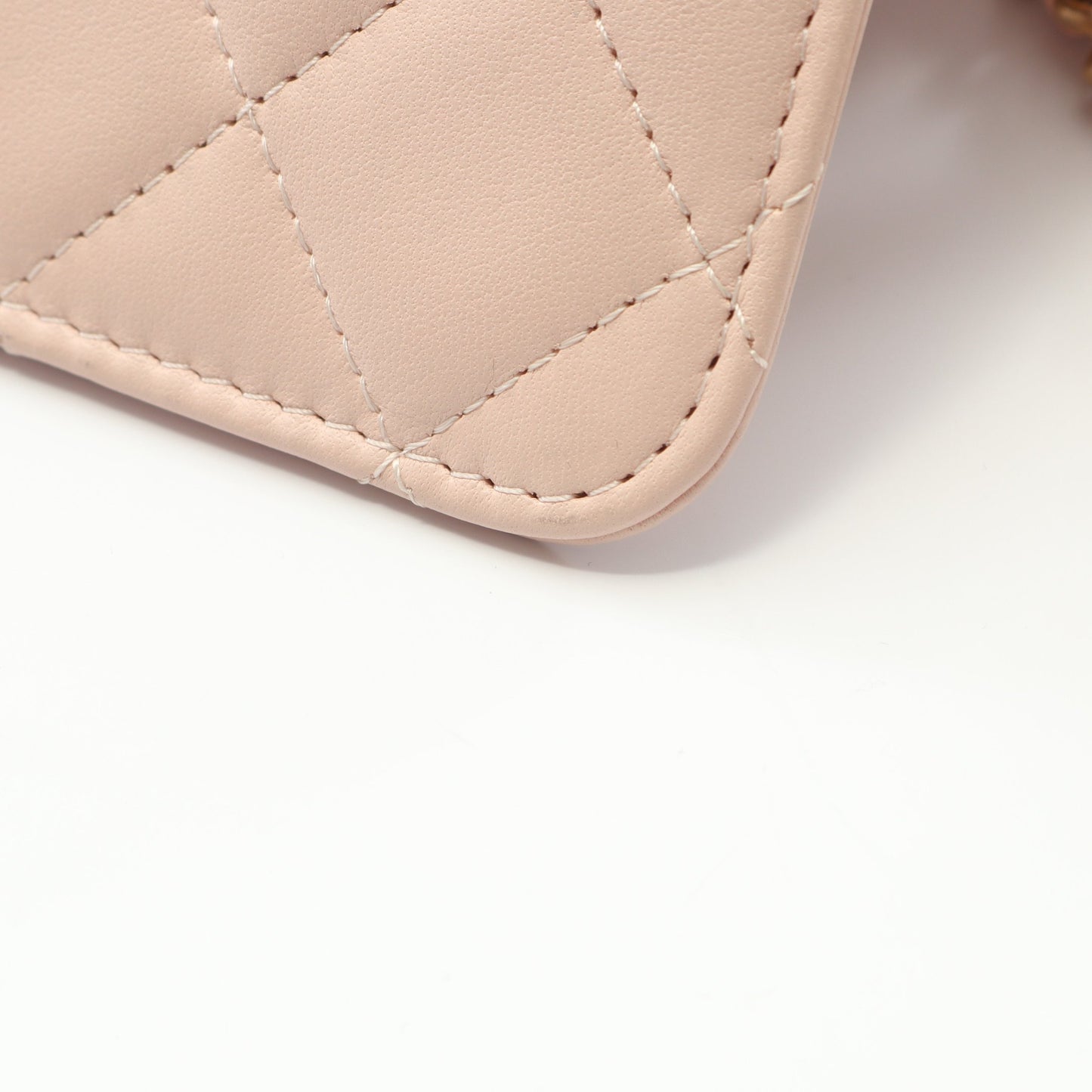 マトラッセ フォンケース チェーンショルダーバッグ レザー ライトピンク ゴールド金具 シャネル バッグ CHANEL