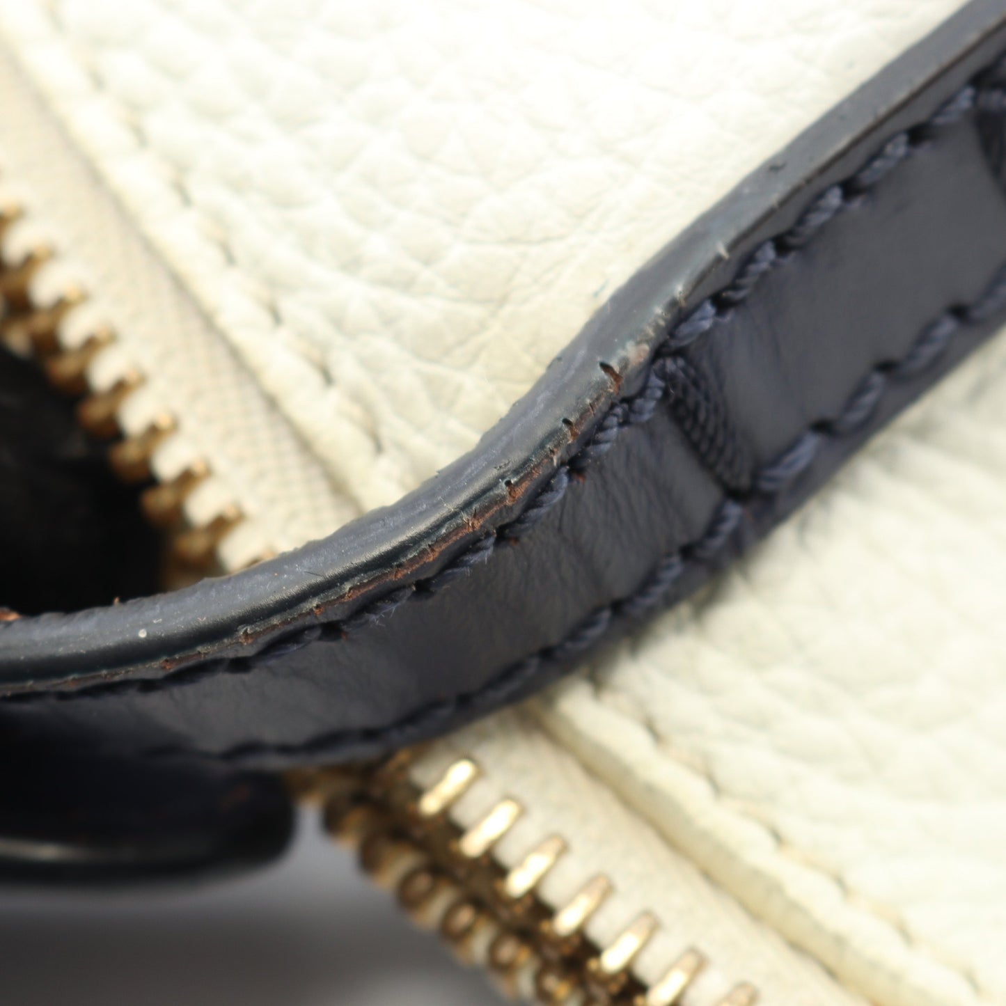 ペカン ショルダーバッグ レザー ホワイト ブラウン ネイビー フェンディ バッグ FENDI