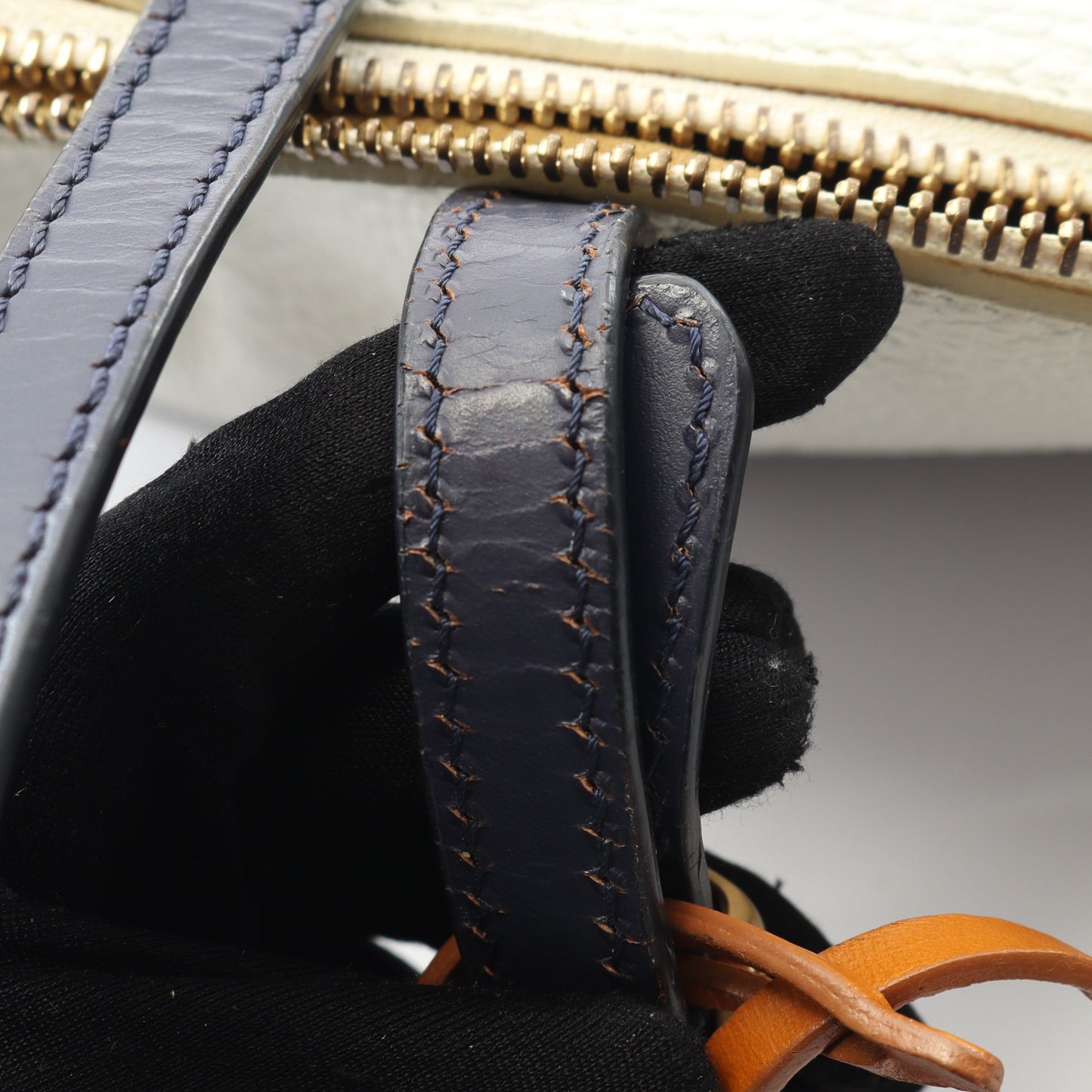 ペカン ショルダーバッグ レザー ホワイト ブラウン ネイビー フェンディ バッグ FENDI