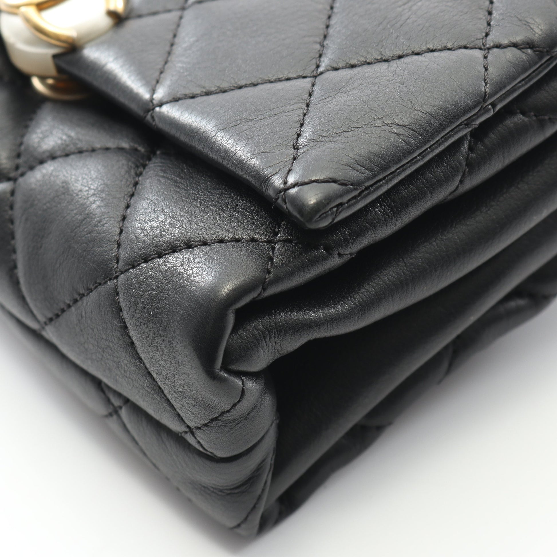ミニマトラッセ チェーンショルダーバッグ レザー ブラック ゴールド金具 シャネル バッグ CHANEL