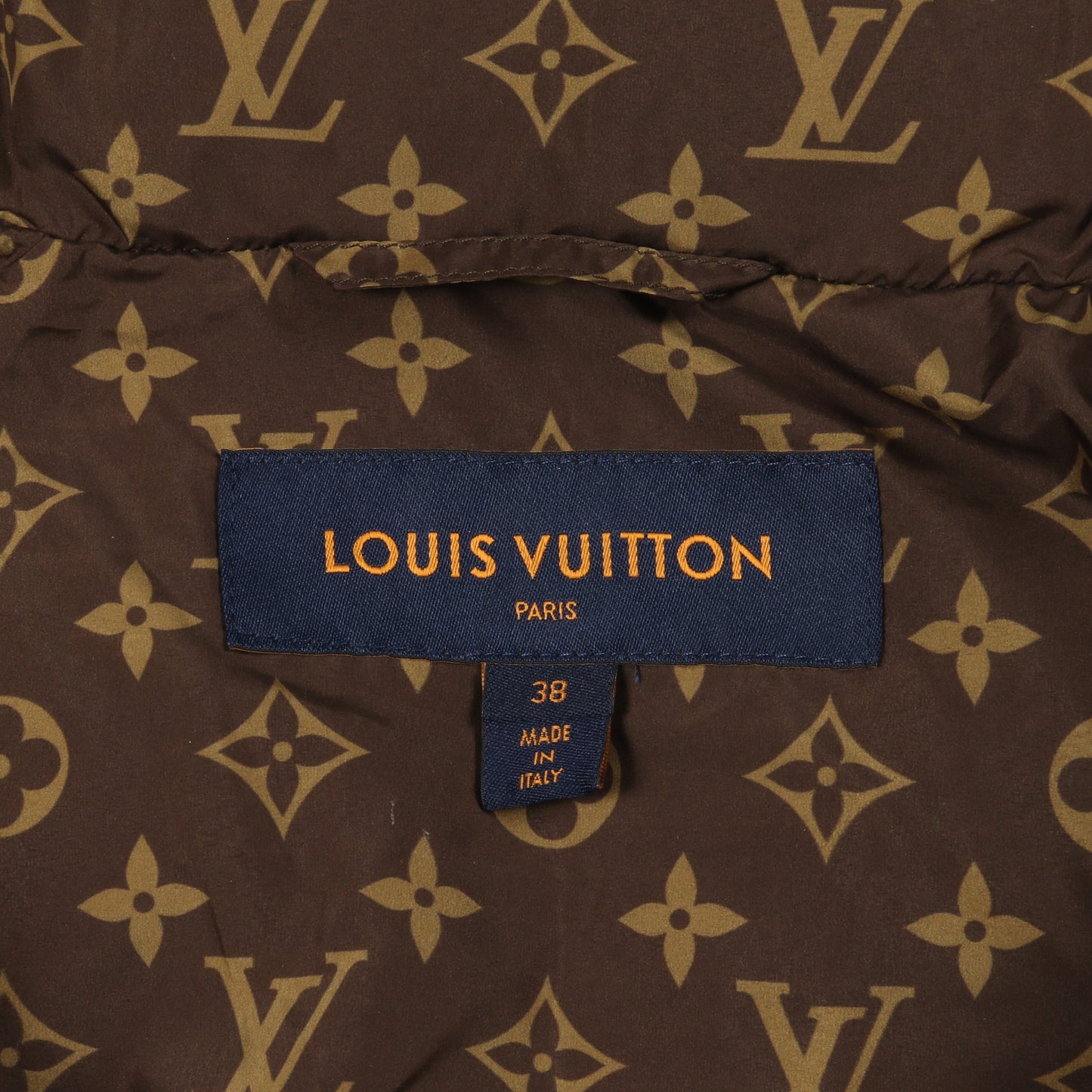 モノグラムアクセント ピロー パッファージャケット ダウンジャケット ナイロン ホワイト ブラウン ルイヴィトン アウター LOUIS VUITTON