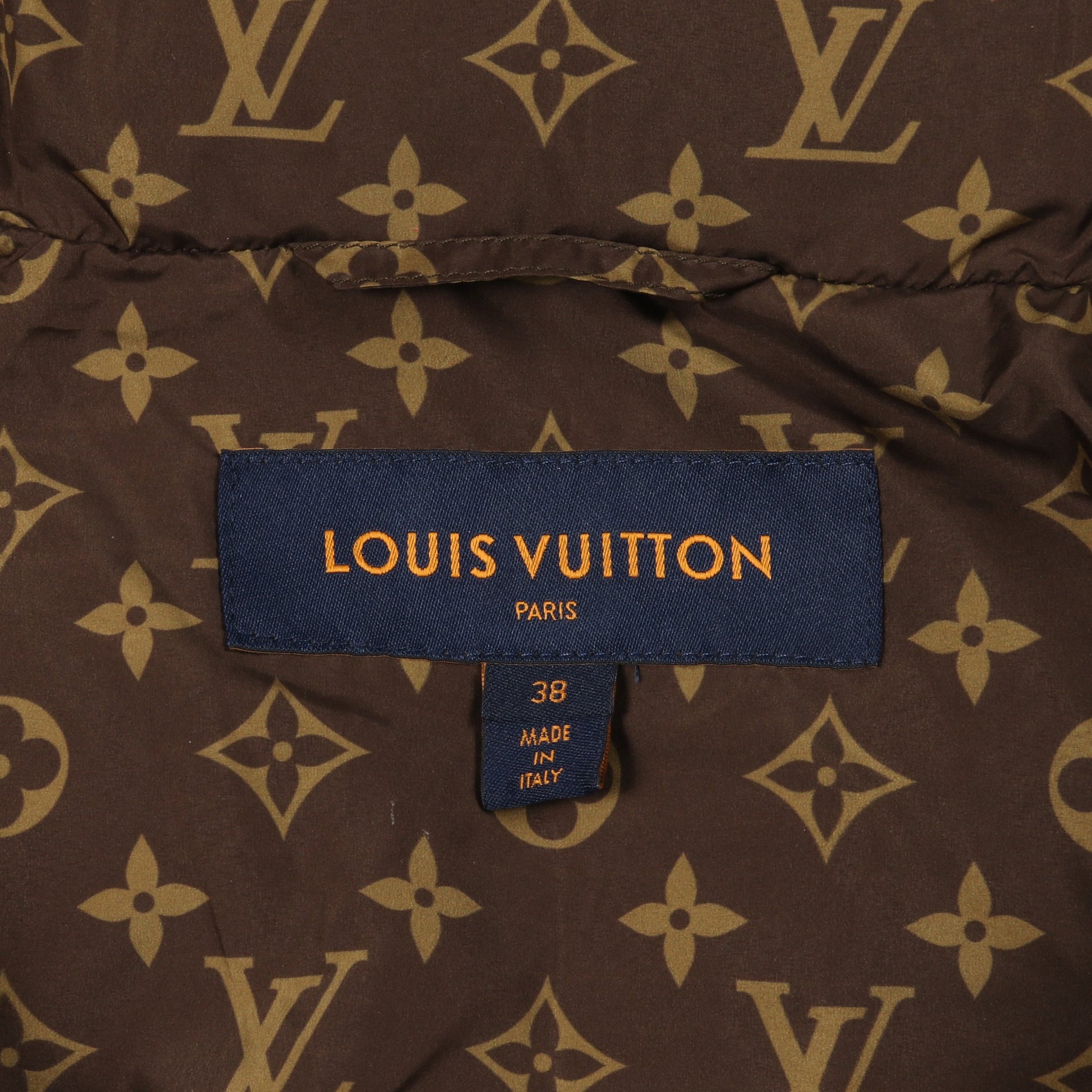 モノグラムアクセント ピロー パッファージャケット ダウンジャケット ナイロン ホワイト ブラウン ルイヴィトン アウター LOUIS VUITTON