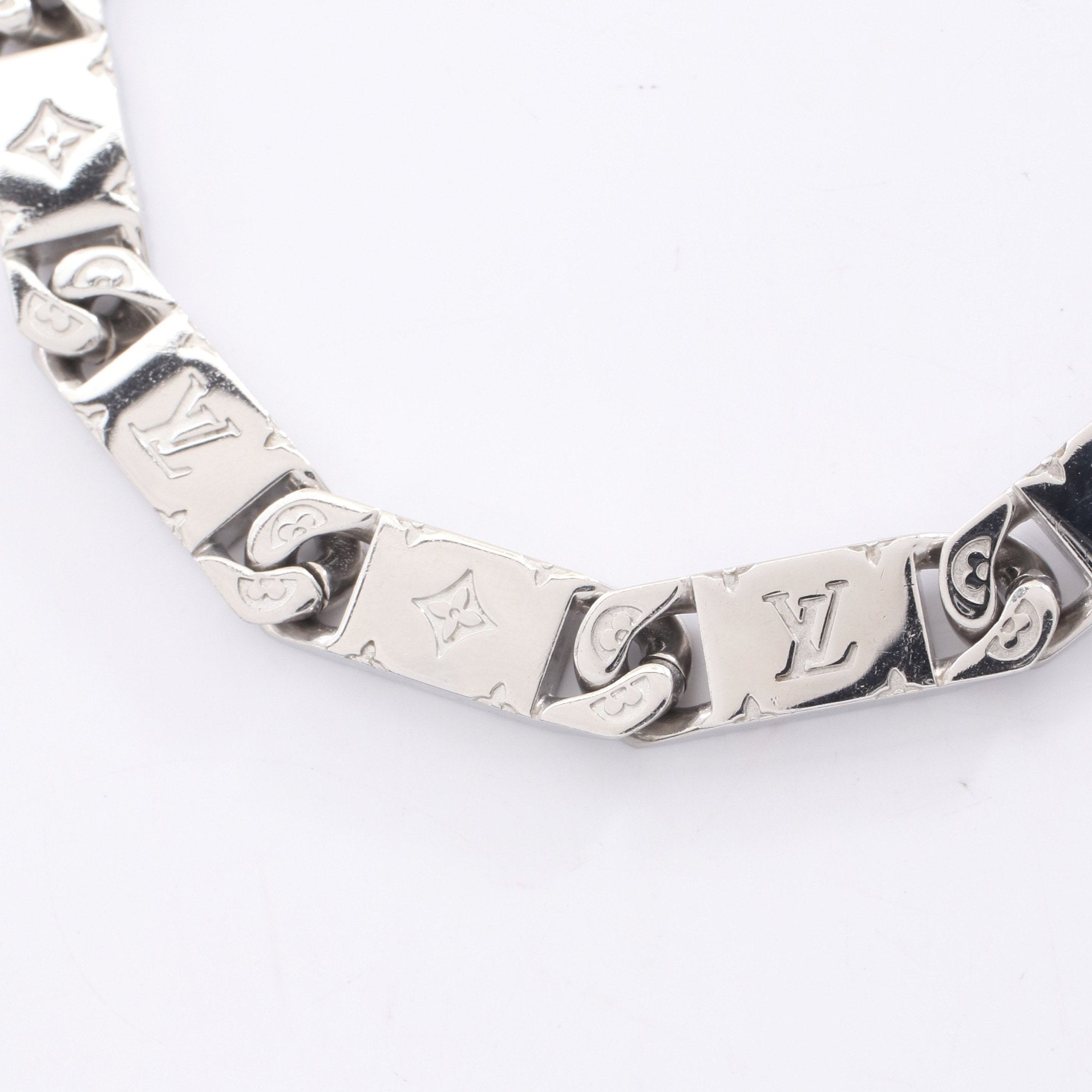 LOUIS VUITTON ネックレス　タイドアップ　モノグラム　シルバー ルイ ヴィトン ネックレス モノグラム タイドアップ シルバー M00919