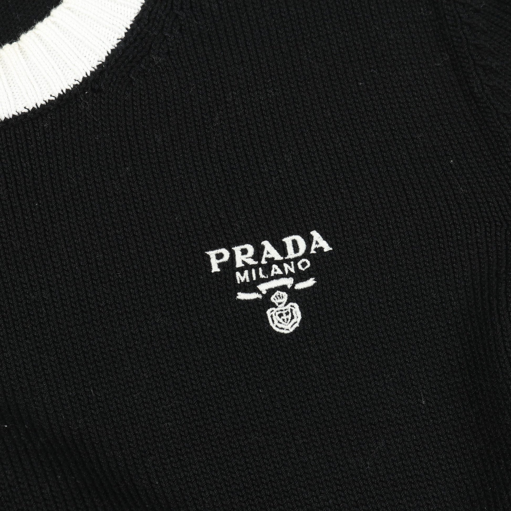ロゴ セーター ニット クルーネック コットン ブラック ホワイト プラダ トップス PRADA