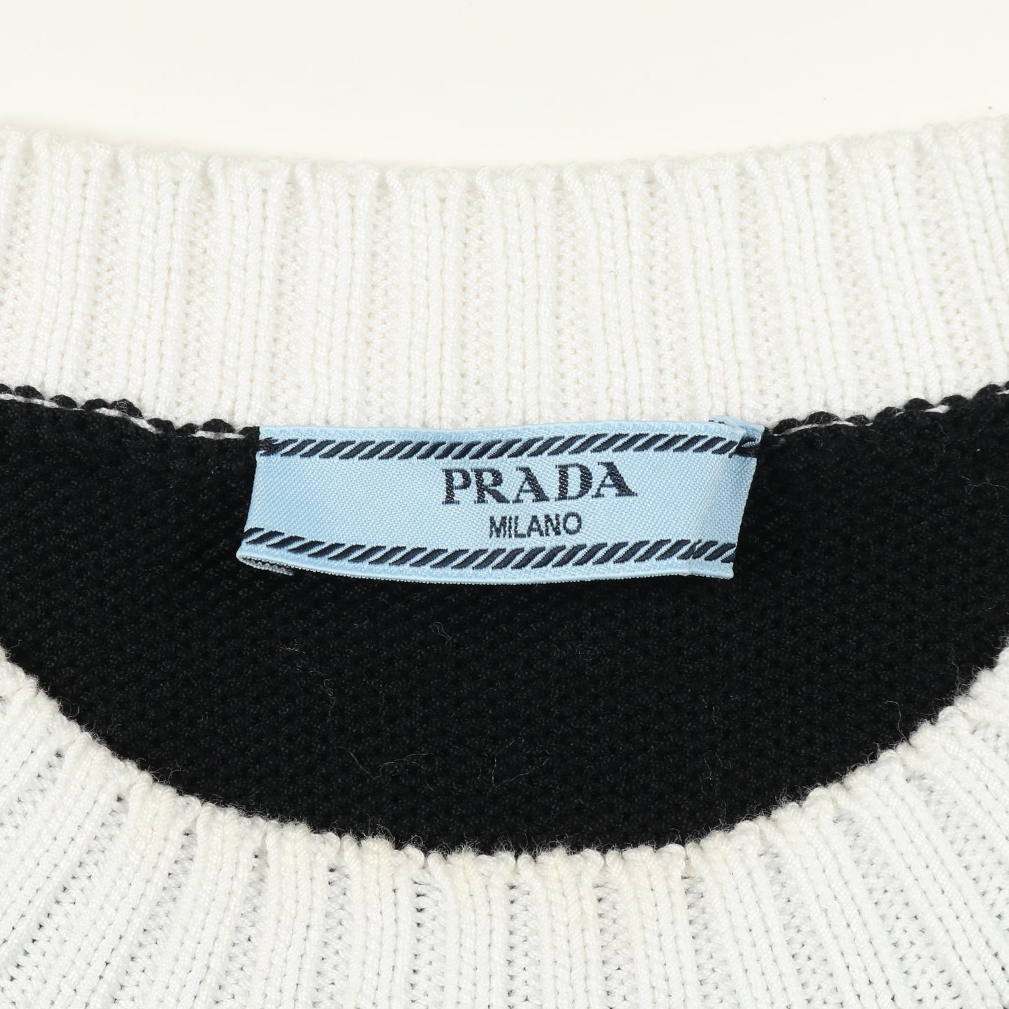 ロゴ セーター ニット クルーネック コットン ブラック ホワイト プラダ トップス PRADA