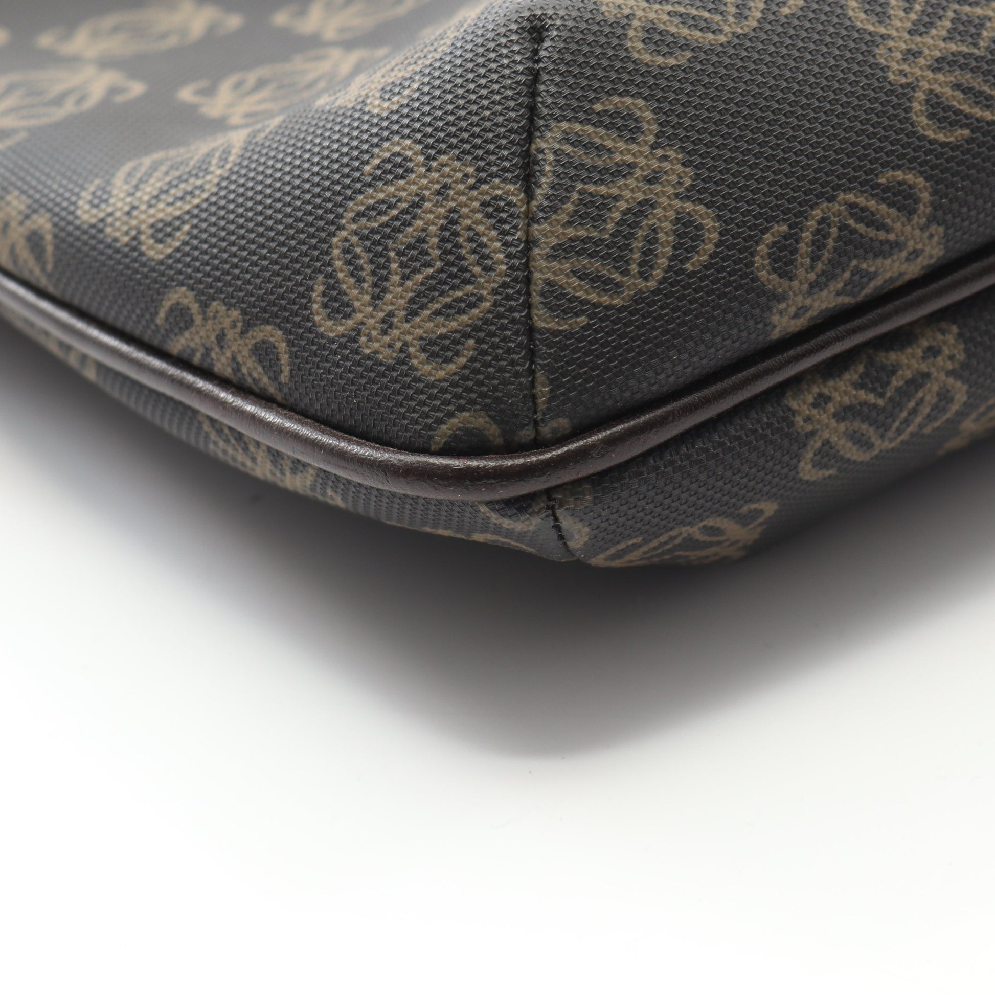 アナグラム ショルダーバッグ PVC レザー ブラック ダークブラウン ロエベ バッグ LOEWE