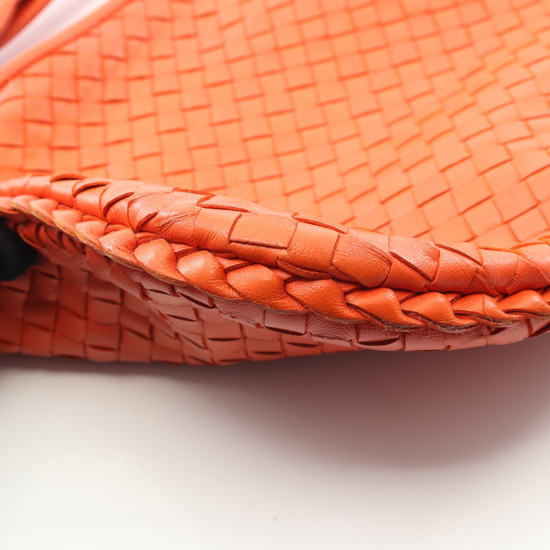 ヴェネタバッグ イントレチャート ワンショルダーバッグ レザー