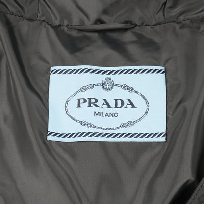 ダウンジャケット グレー 三角プレート フード付き プラダ アウター PRADA