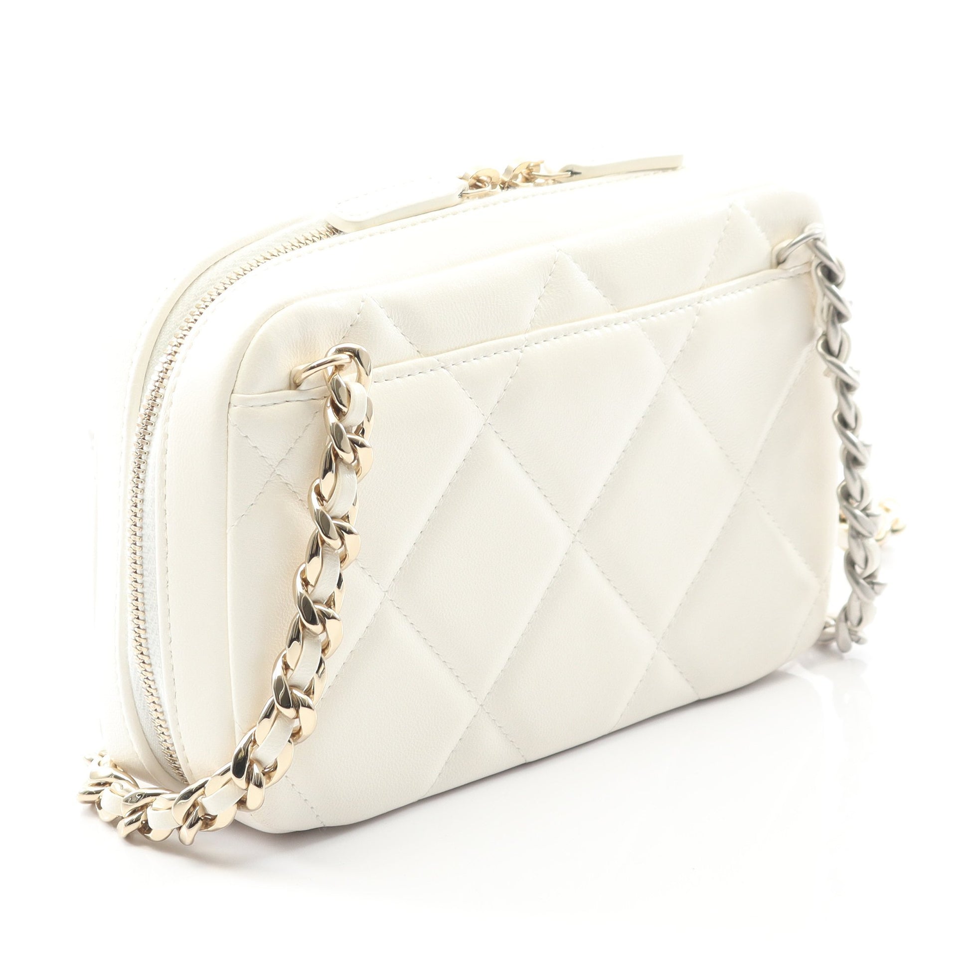 シャネル19 マトラッセ チェーンショルダーバッグ レザー ホワイト コンビ金具 シャネル バッグ CHANEL