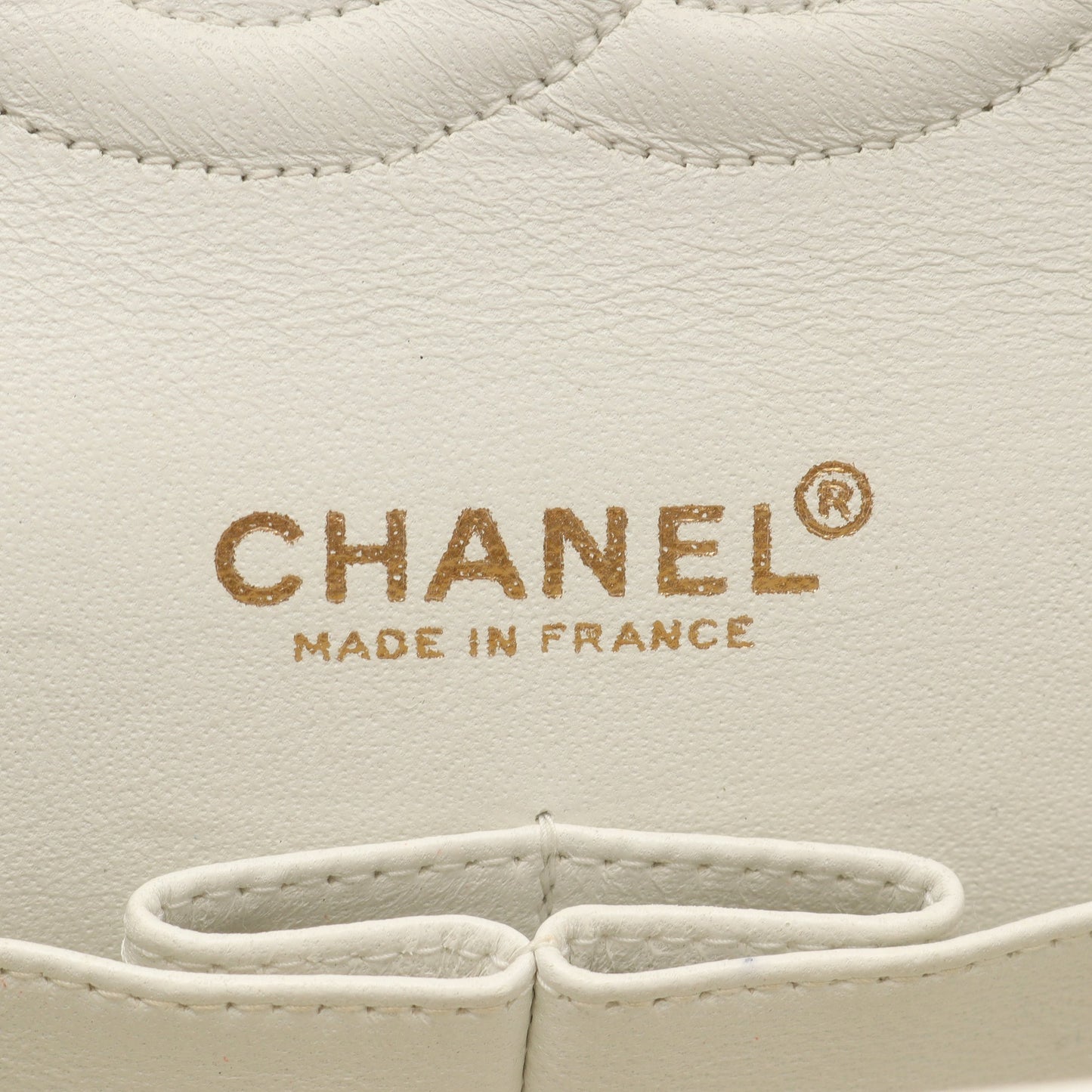 マトラッセ ダブルフラップ Wチェーンショルダーバッグ ラムスキン ホワイト ゴールド金具 シャネル バッグ CHANEL