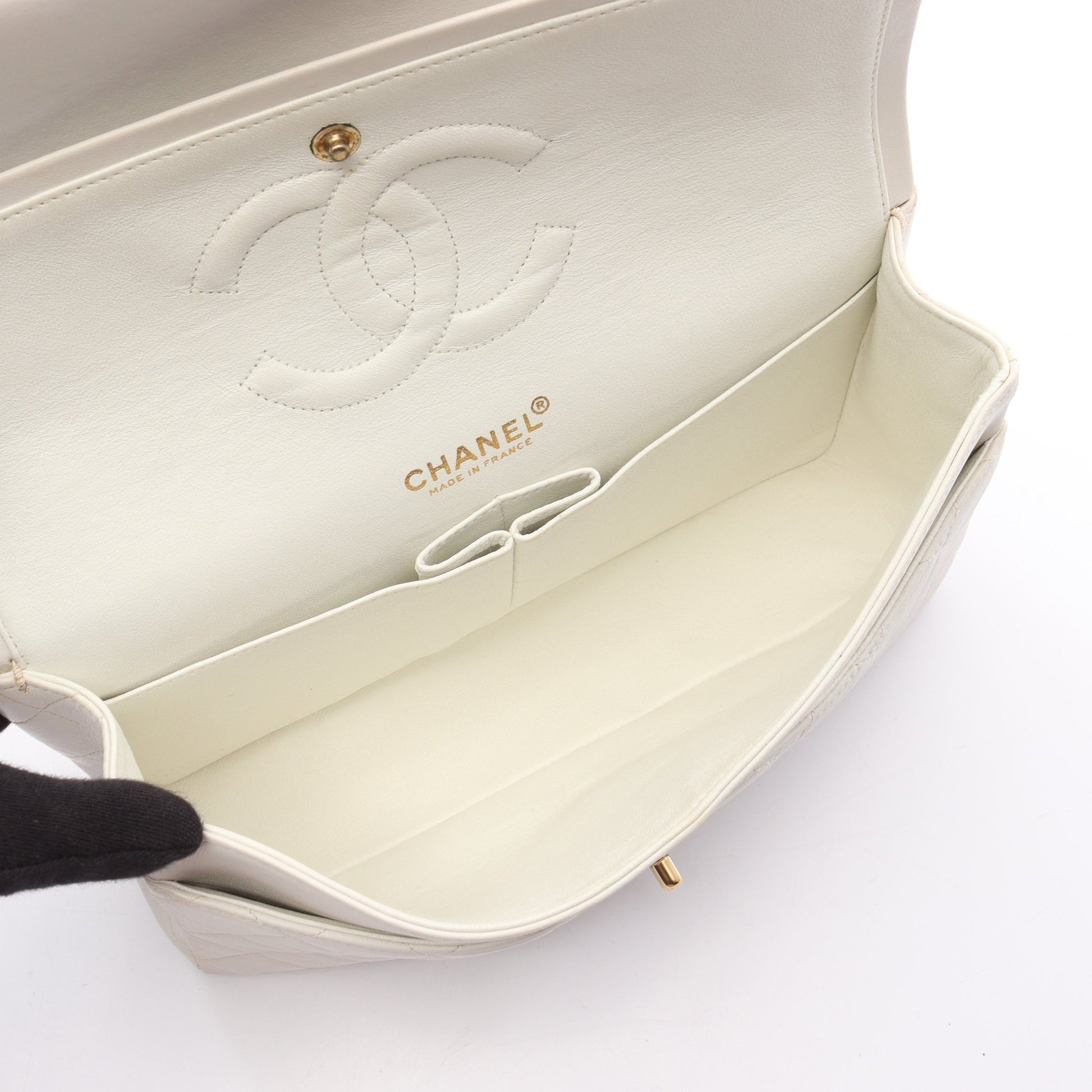 マトラッセ ダブルフラップ Wチェーンショルダーバッグ ラムスキン ホワイト ゴールド金具 シャネル バッグ CHANEL