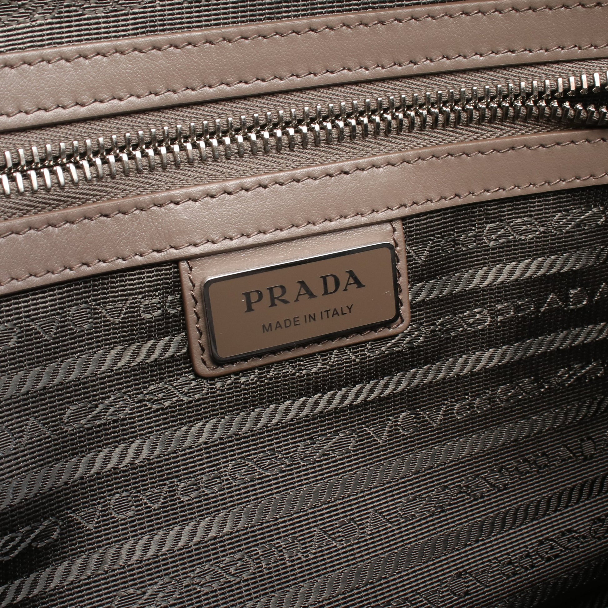 VIT.DAINO ショルダーバッグ レザー グレー トリック付き プラダ バッグ PRADA