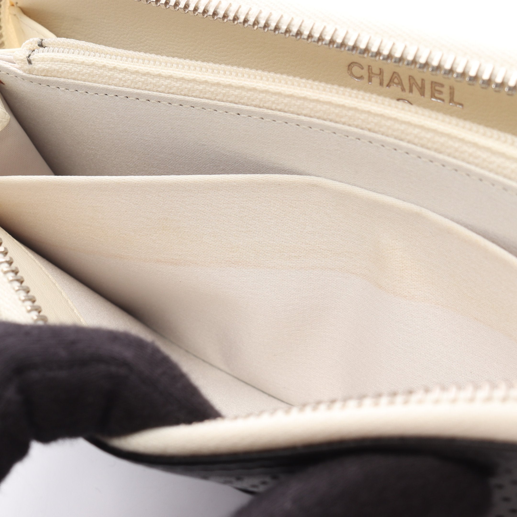 シャネル CHANEL ココマーク ラウンドファスナー ブランド小物 長財布 レディース 送料無料 【中古】 ココマーク ラウンドファスナー長財布 パンチング レザー ブラック