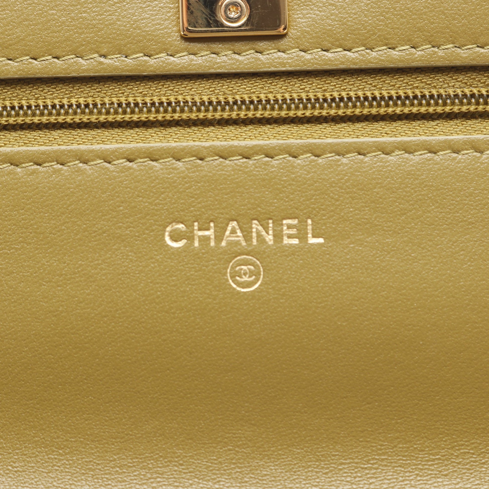 マトラッセ チェーンショルダーバッグ ラムスキン ウッド カーキグリーン ゴールド金具 2WAY シャネル バッグ CHANEL