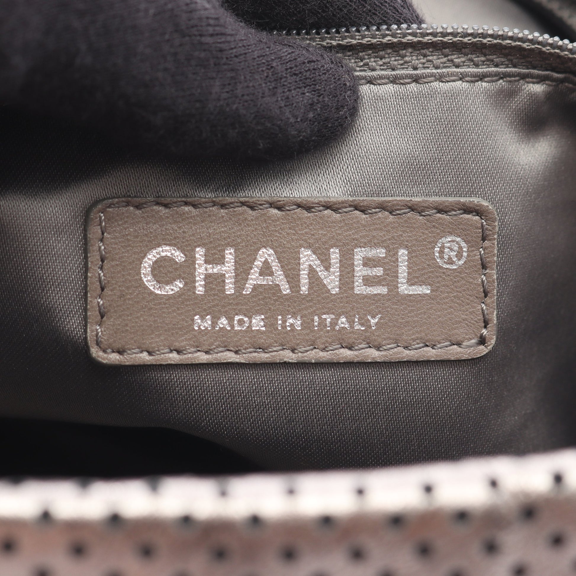 2.55 パンチング Wチェーンショルダーバッグ レザー シルバー コンビ金具 シャネル バッグ CHANEL
