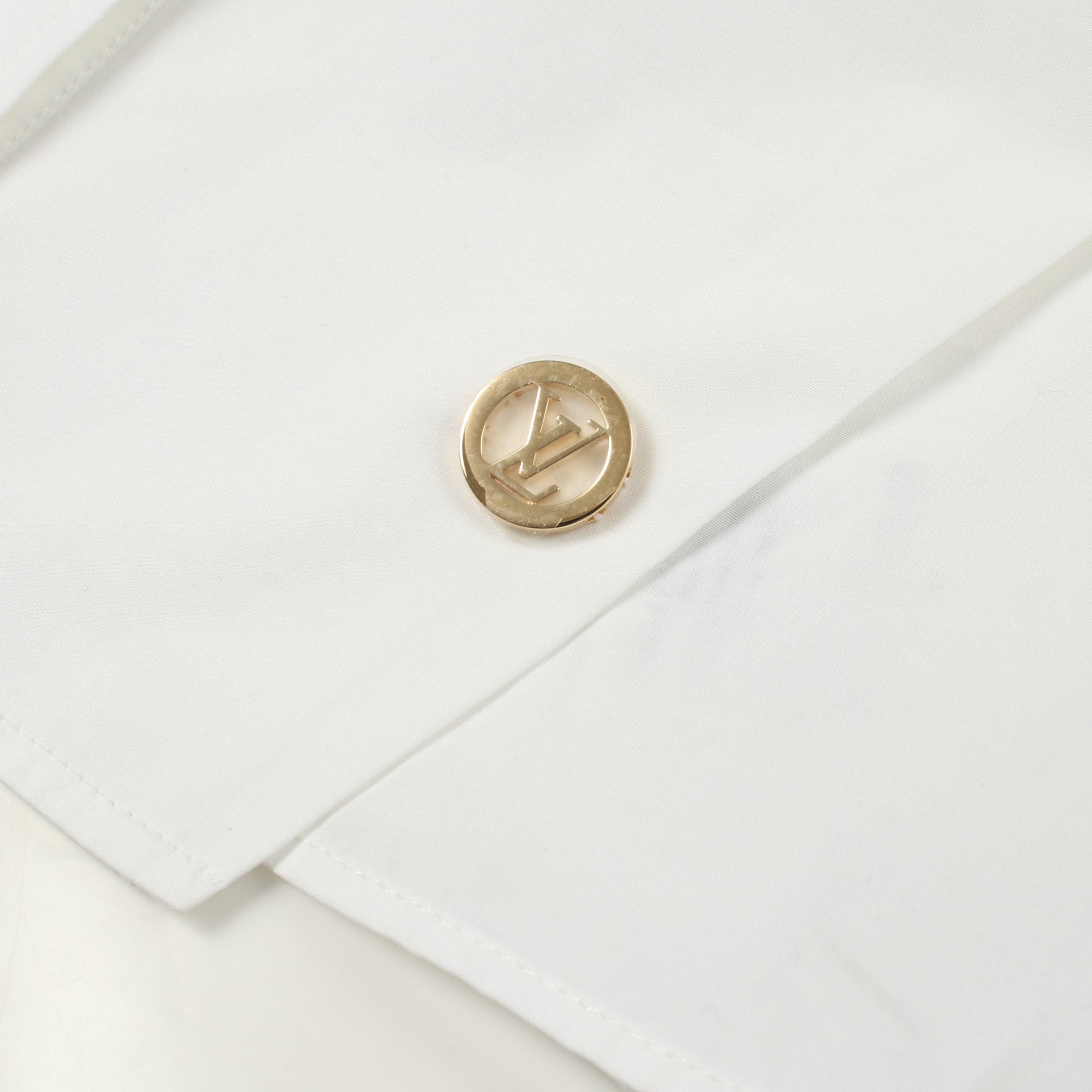 【ルイヴィトン】シャツブラウス 白Sバンドカラー パフスリーブ ホワイト 五分袖 LOUIS VUITTON（シャツ/ブラウス(長袖/七分)）のフリマアイテム一覧