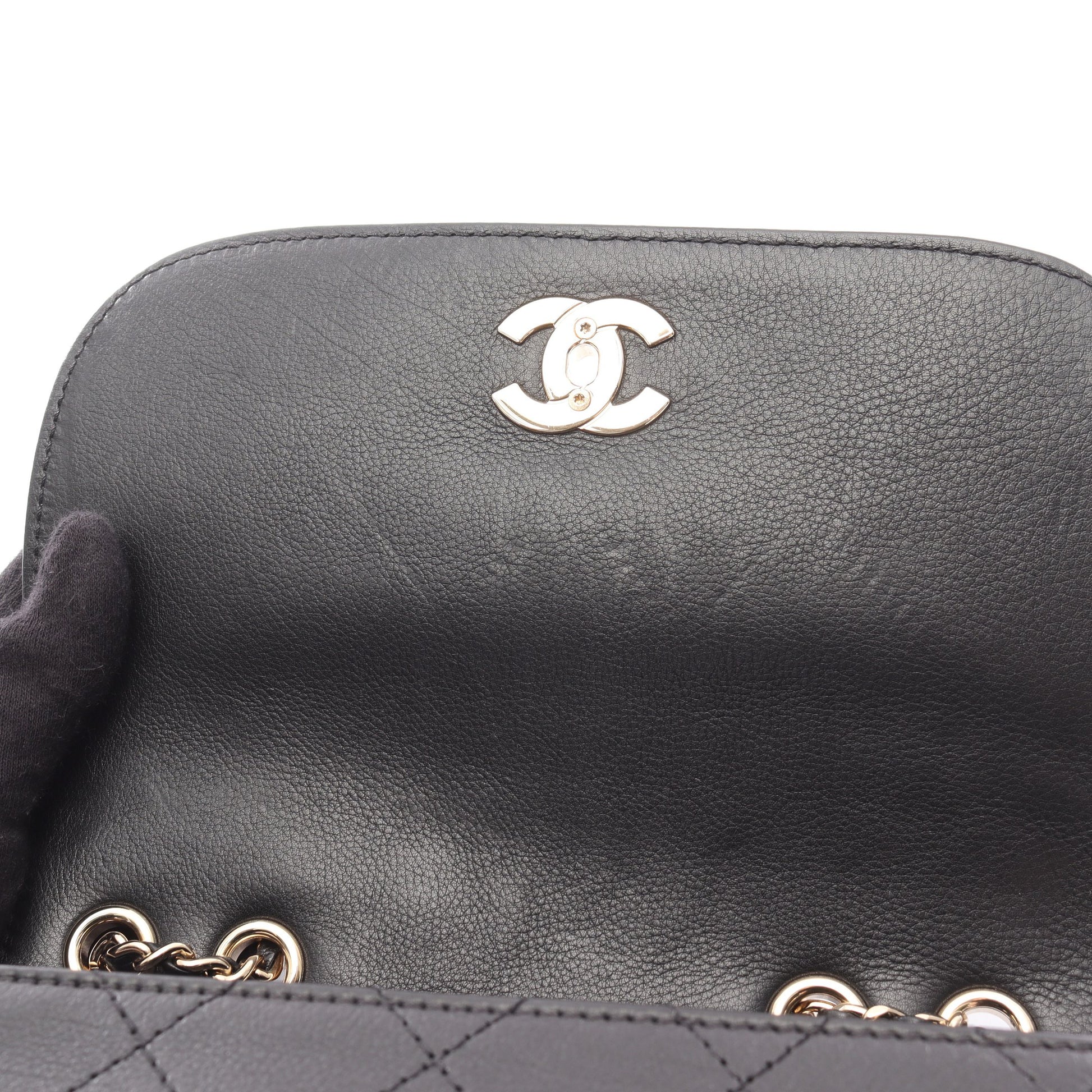 マトラッセ チェーンショルダーバッグ レザー ブラック ゴールド金具 シャネル バッグ CHANEL
