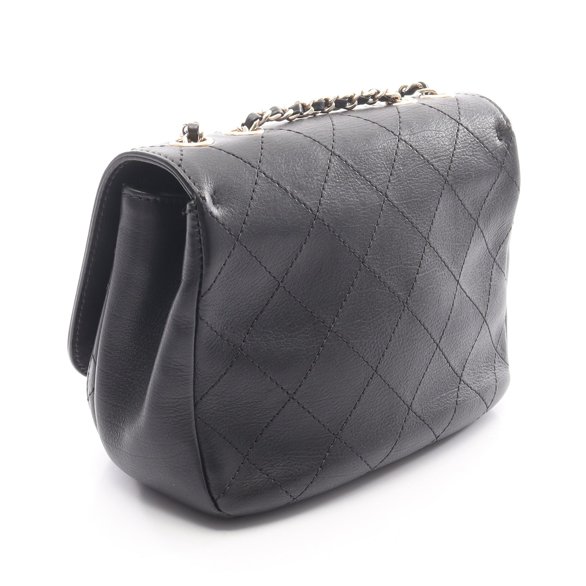 マトラッセ チェーンショルダーバッグ レザー ブラック ゴールド金具 シャネル バッグ CHANEL